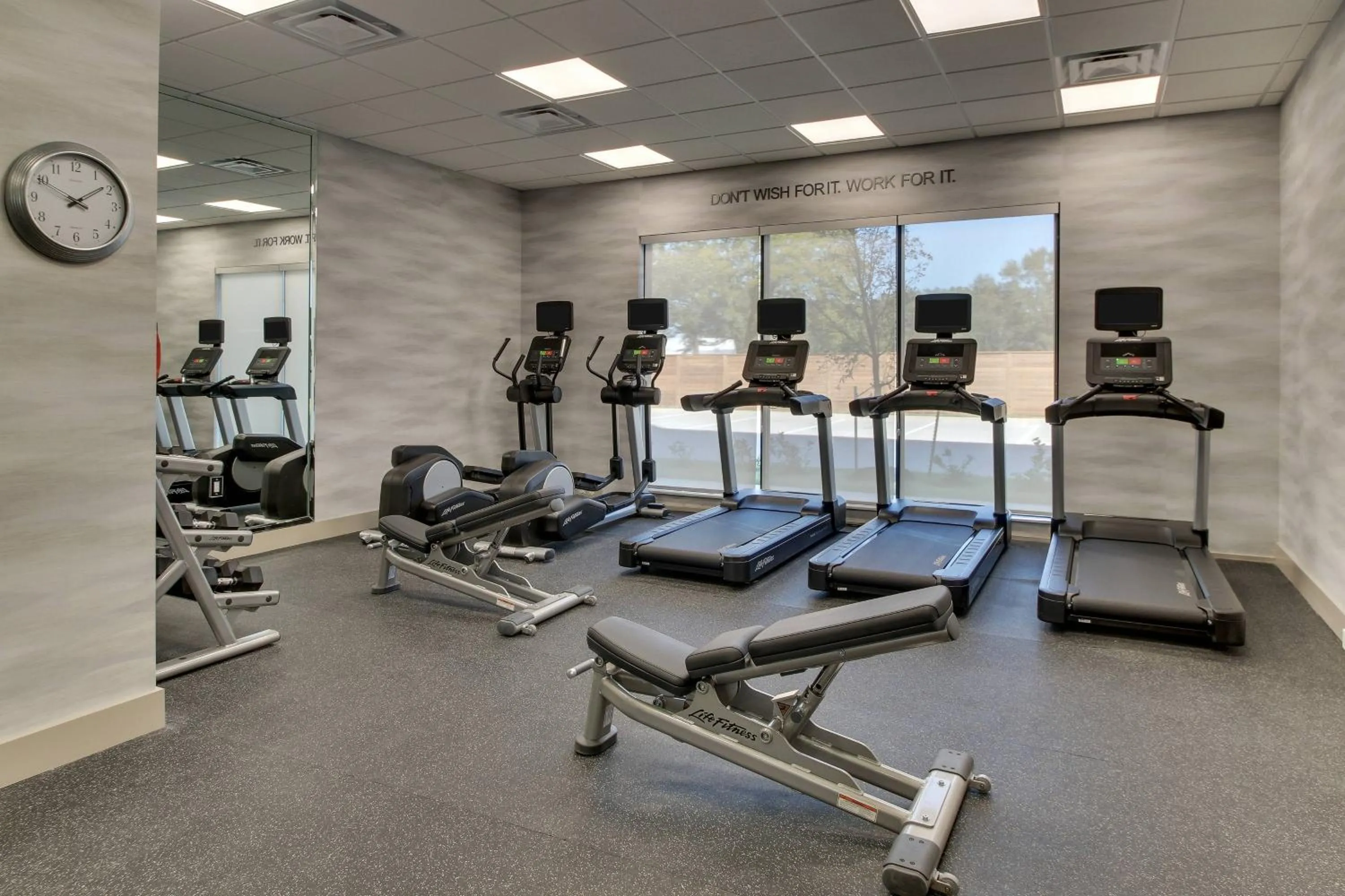 Fitness centre/facilities in Fairfield Inn and Suites by Marriott Houston Brookhollow