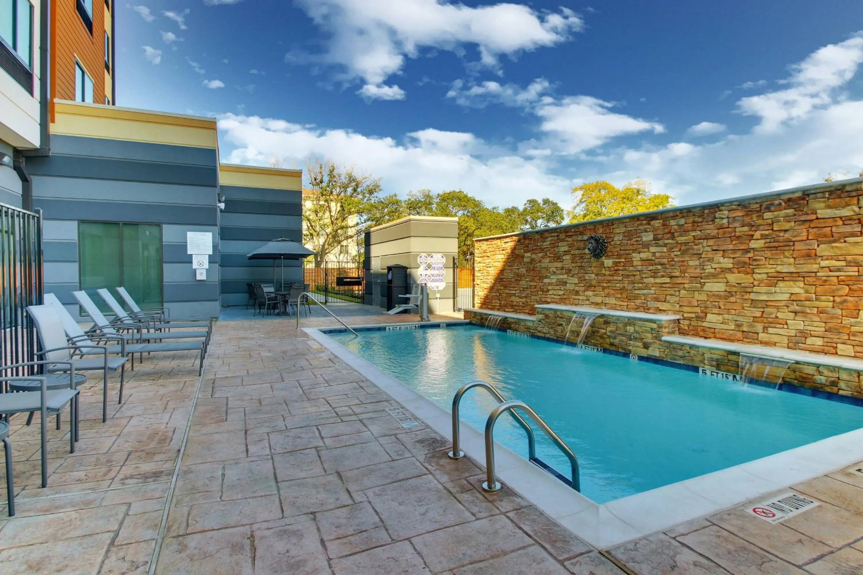 Swimming pool in Fairfield Inn and Suites by Marriott Houston Brookhollow