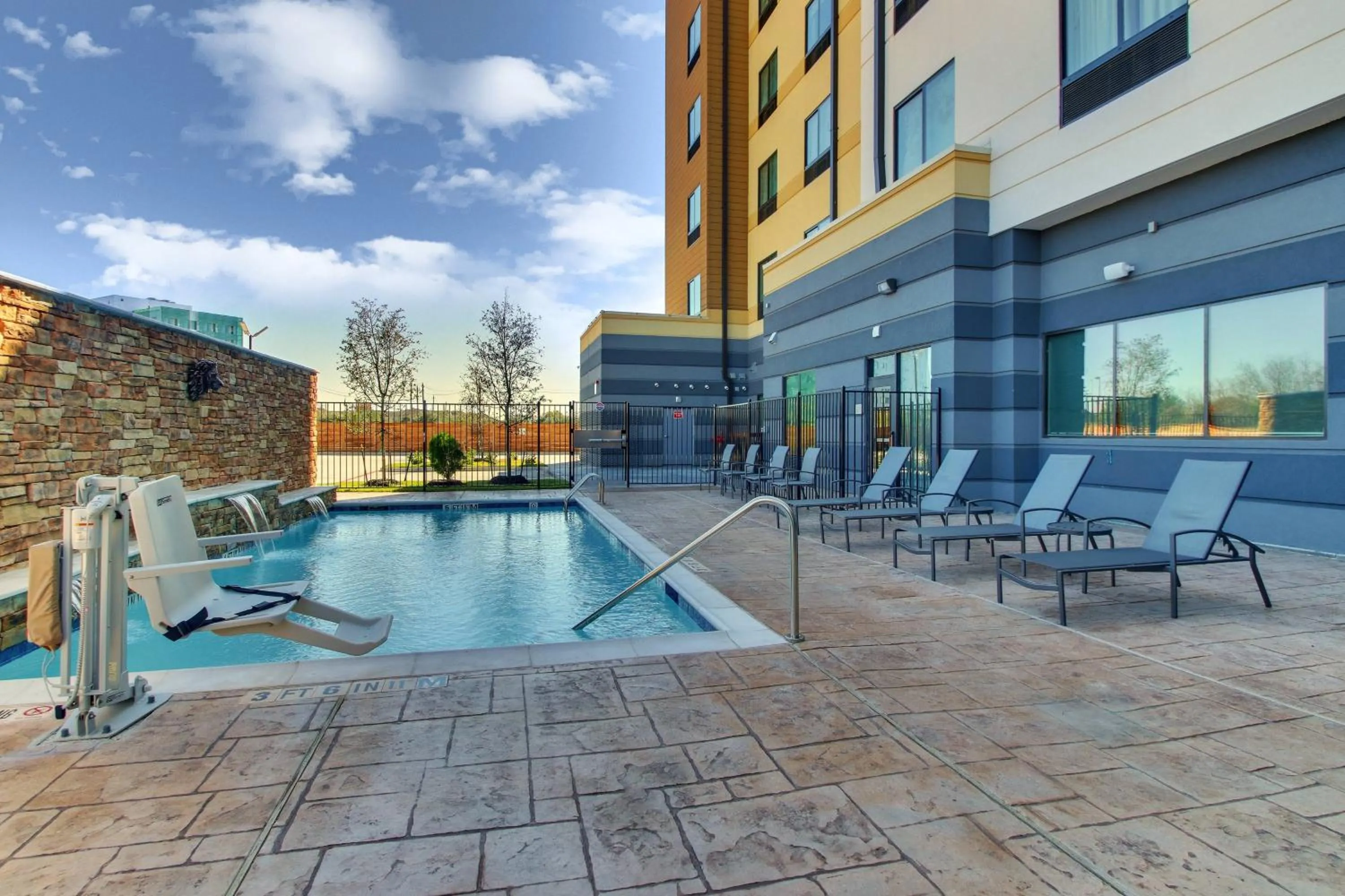 Swimming pool in Fairfield Inn and Suites by Marriott Houston Brookhollow