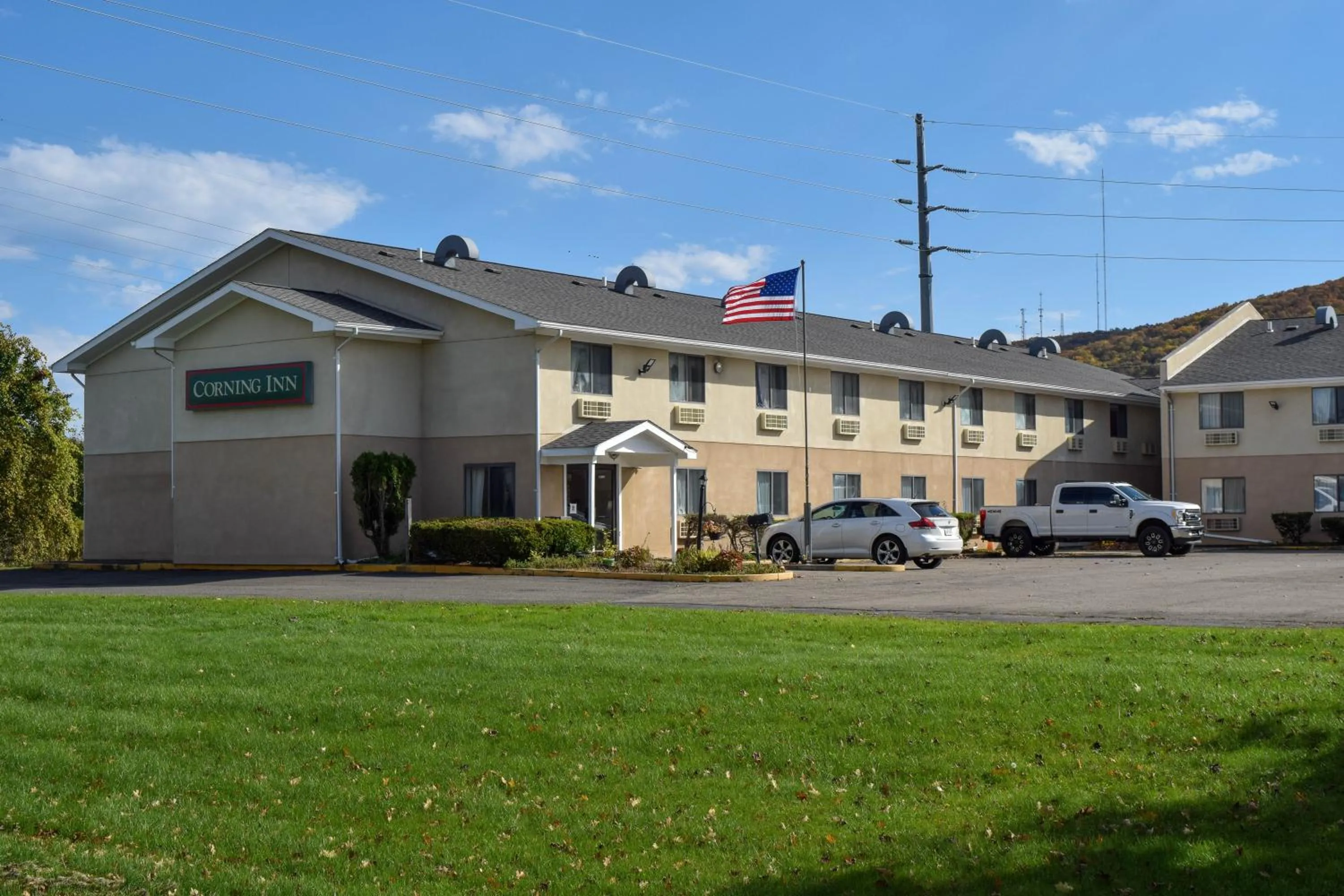 Facade/entrance in Corning Inn