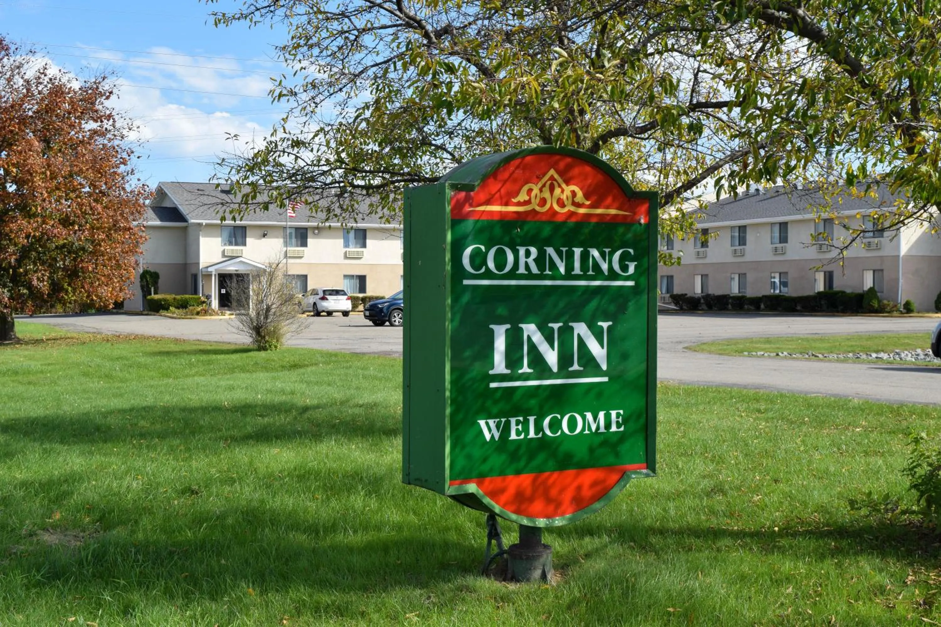 Facade/entrance in Corning Inn