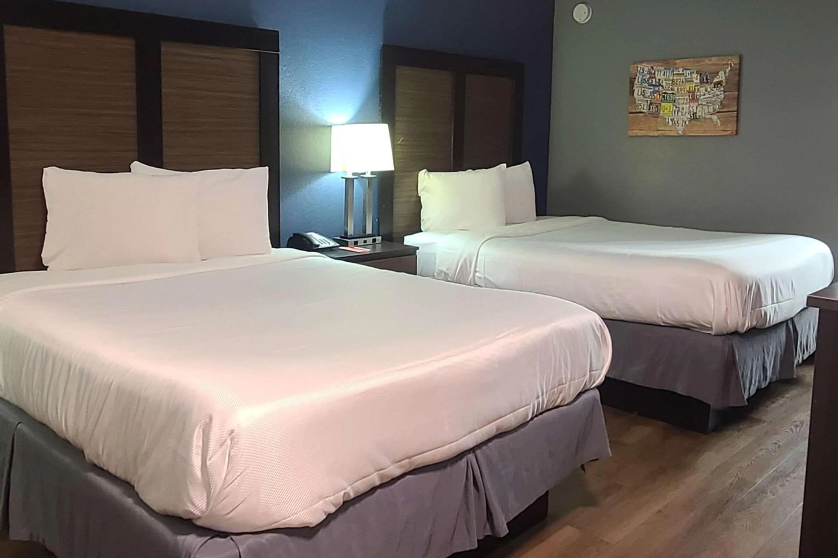 Bedroom, Bed in Econo Lodge Forest City