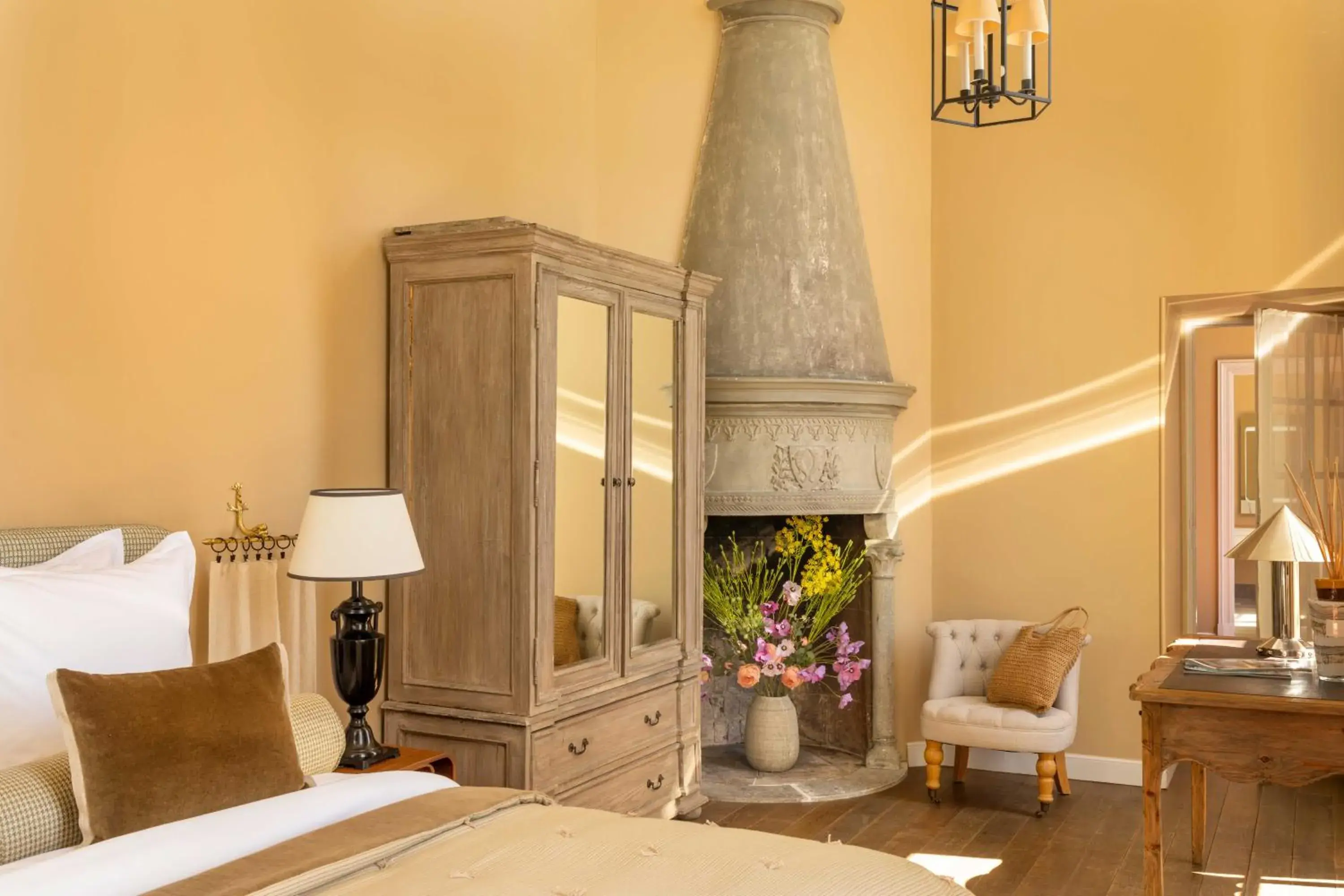 Deluxe Double Room in Château d'Augerville Golf & Spa Resort - TemptingPlaces Collection Deluxe Double Room in Château d'Augerville Golf & Spa Resort - TemptingPlaces Collection