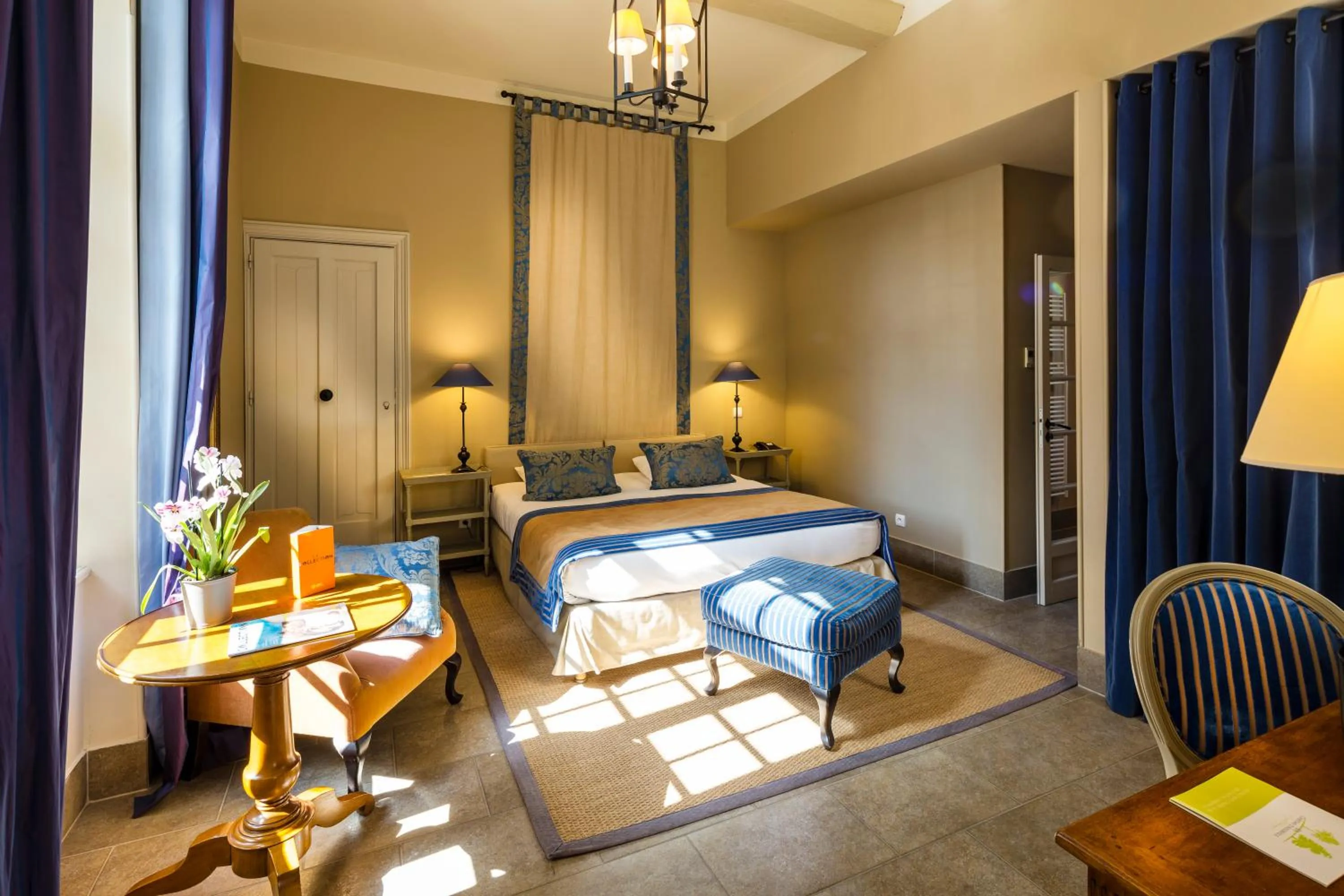 Bedroom, Bed in Château d'Augerville Golf & Spa Resort - TemptingPlaces Collection