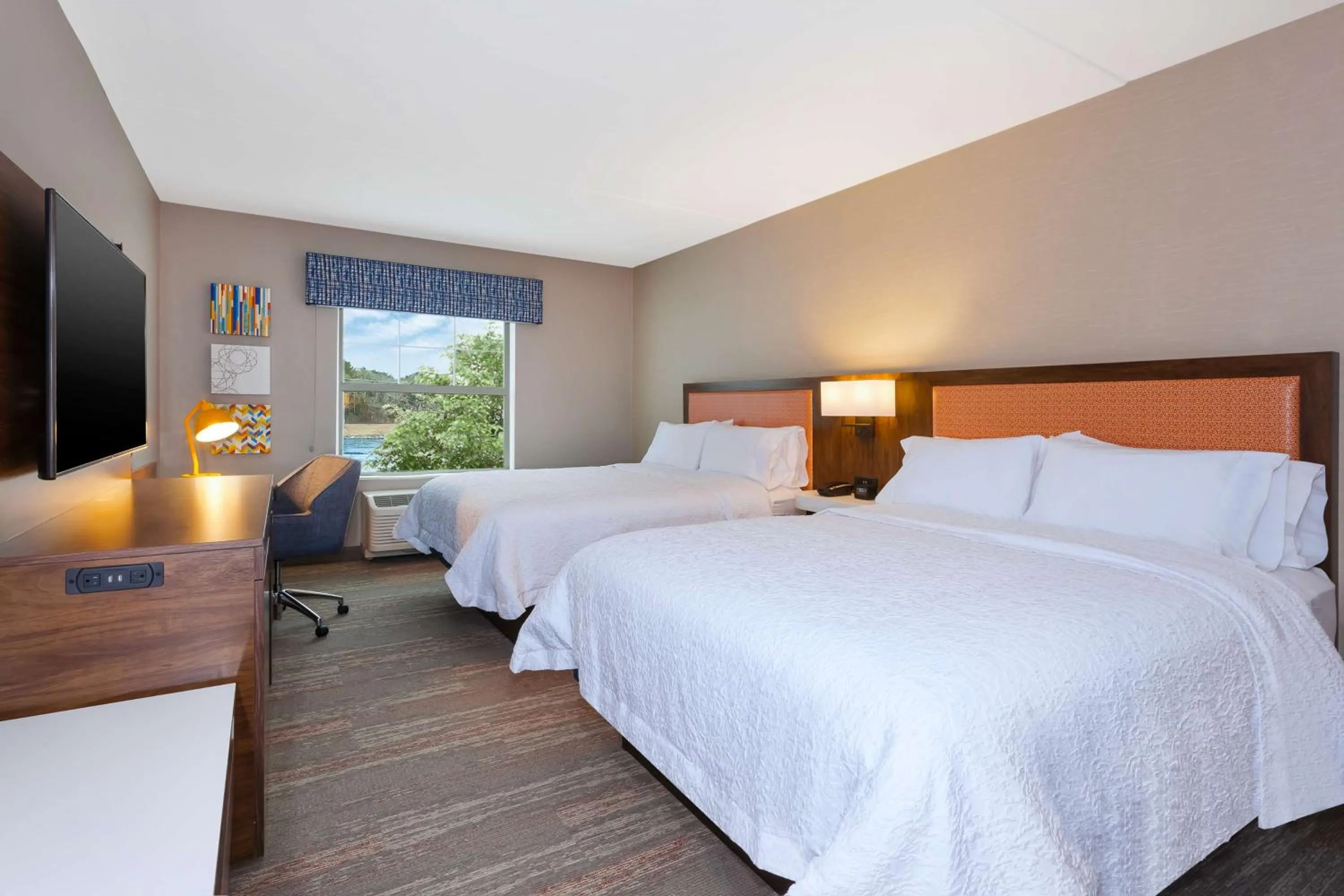 Bedroom, Bed in Hampton Inn Cape Cod Canal