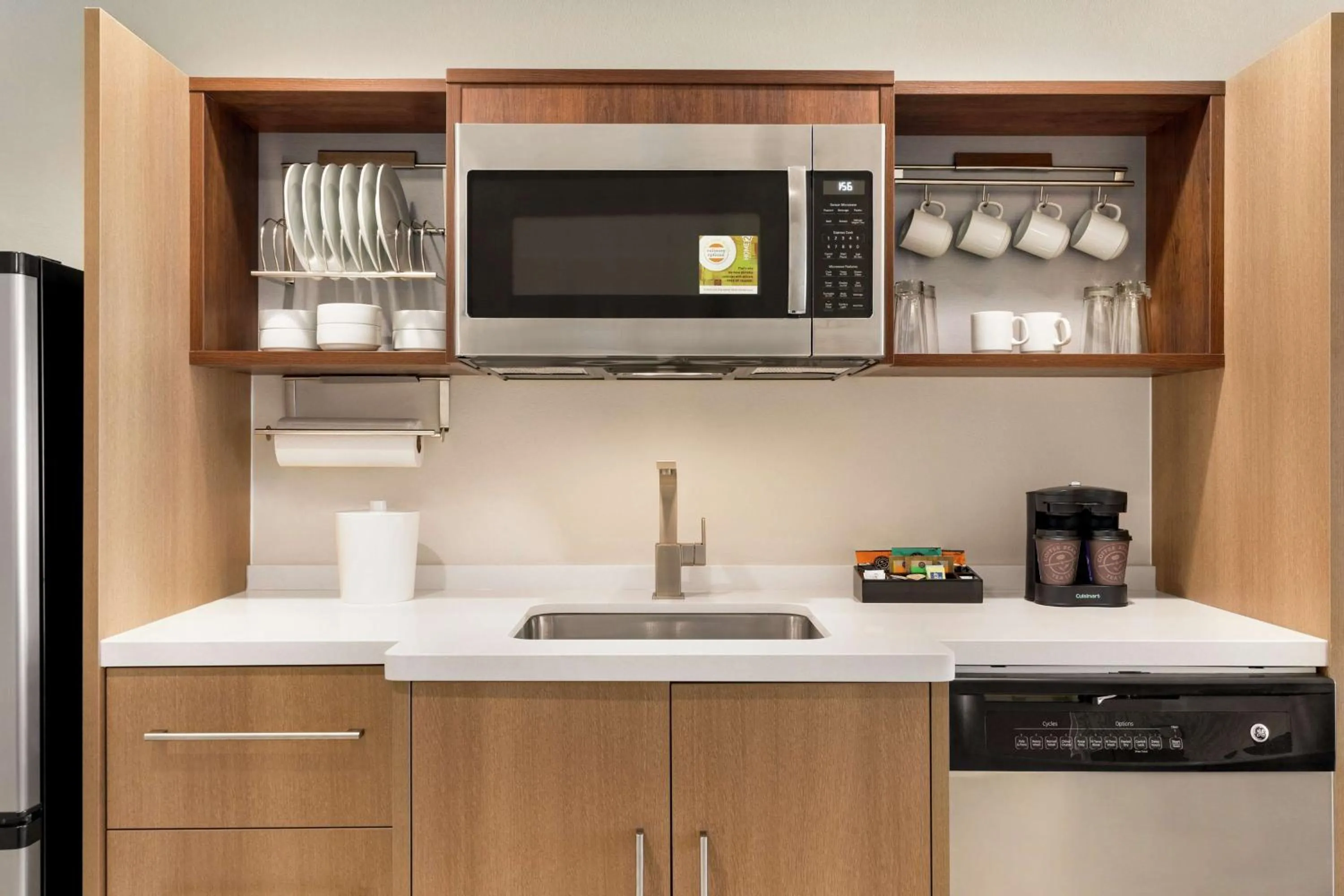 Kitchen or kitchenette in Home2 Suites By Hilton Harrisburg Hershey