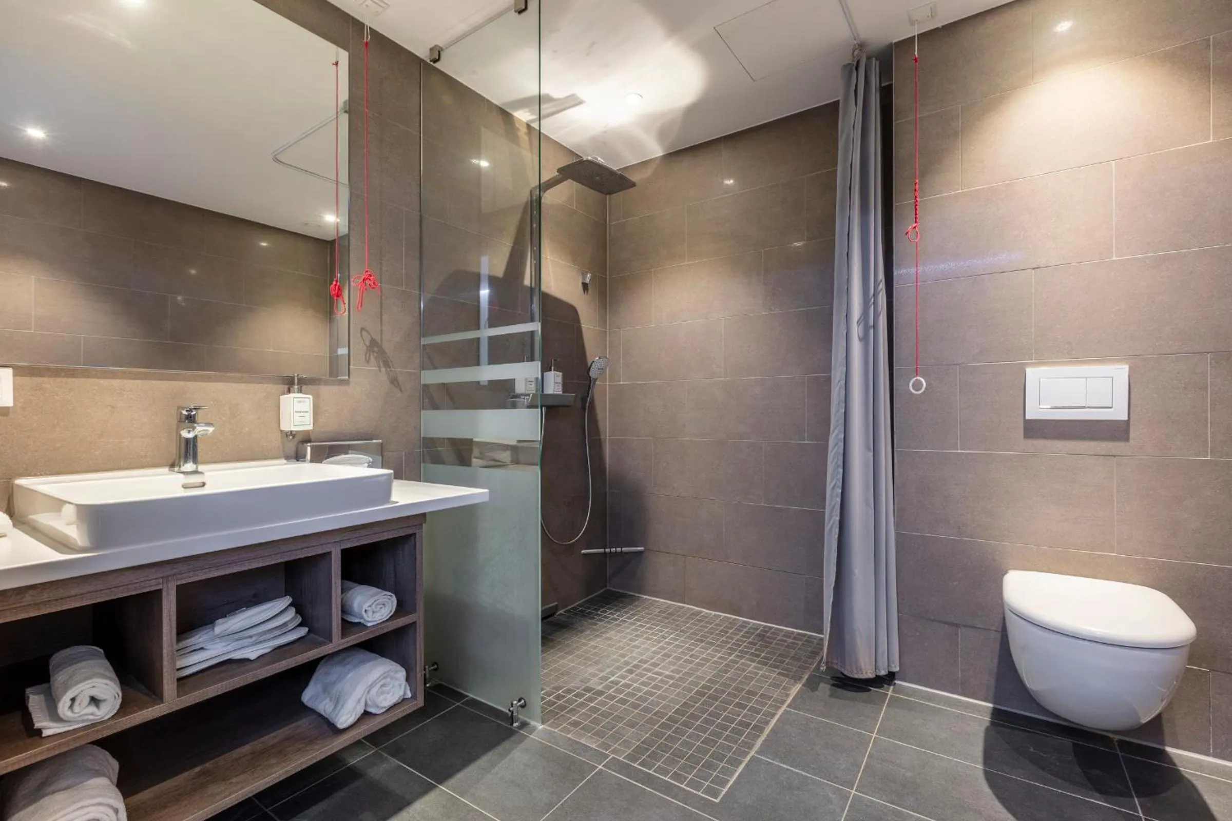 Shower in Park Inn By Radisson Wismar