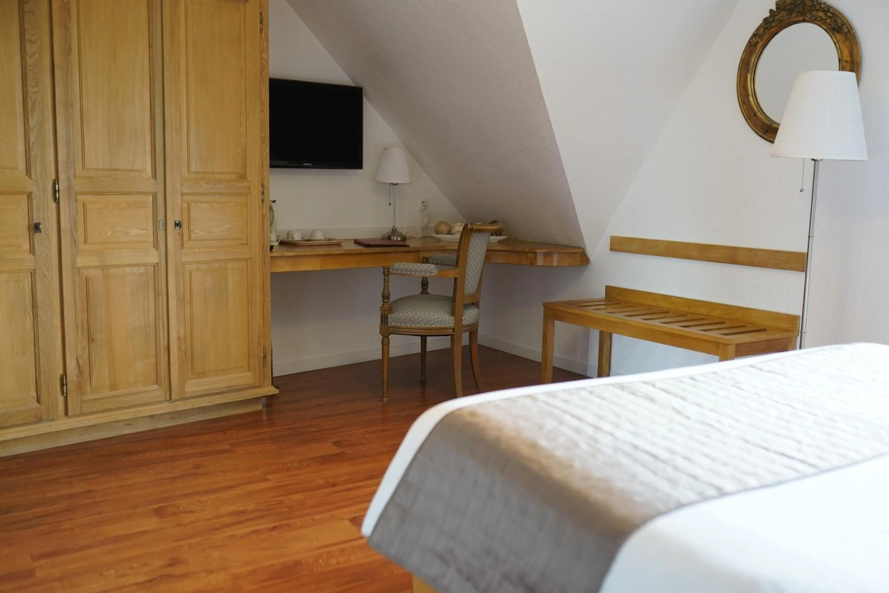 Photo of the whole room, Bed in A l'Arbre Vert