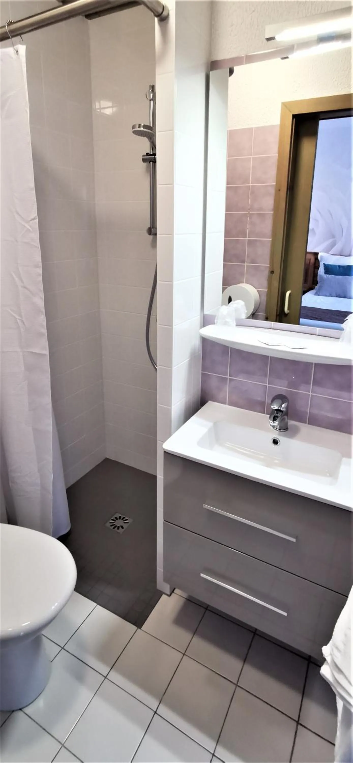 Bathroom in A l'Arbre Vert