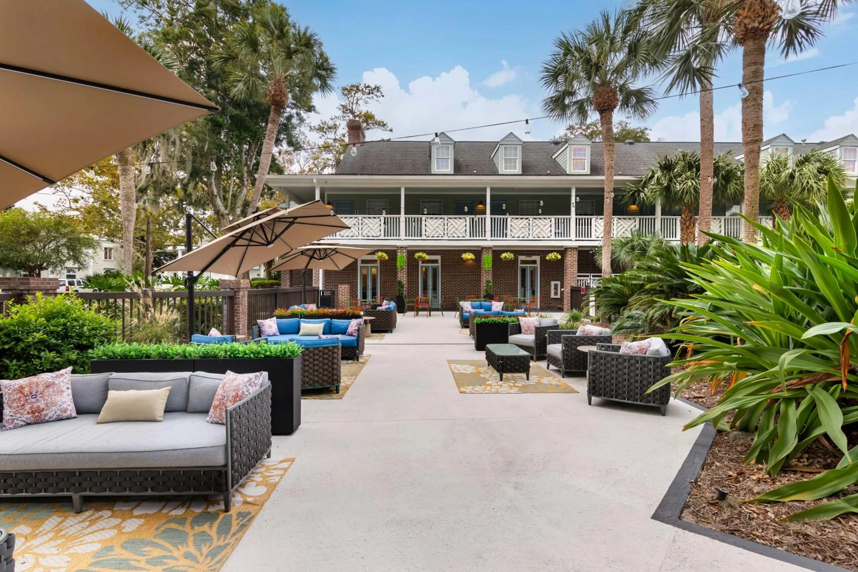 Property building in Best Western Plus St. Simons