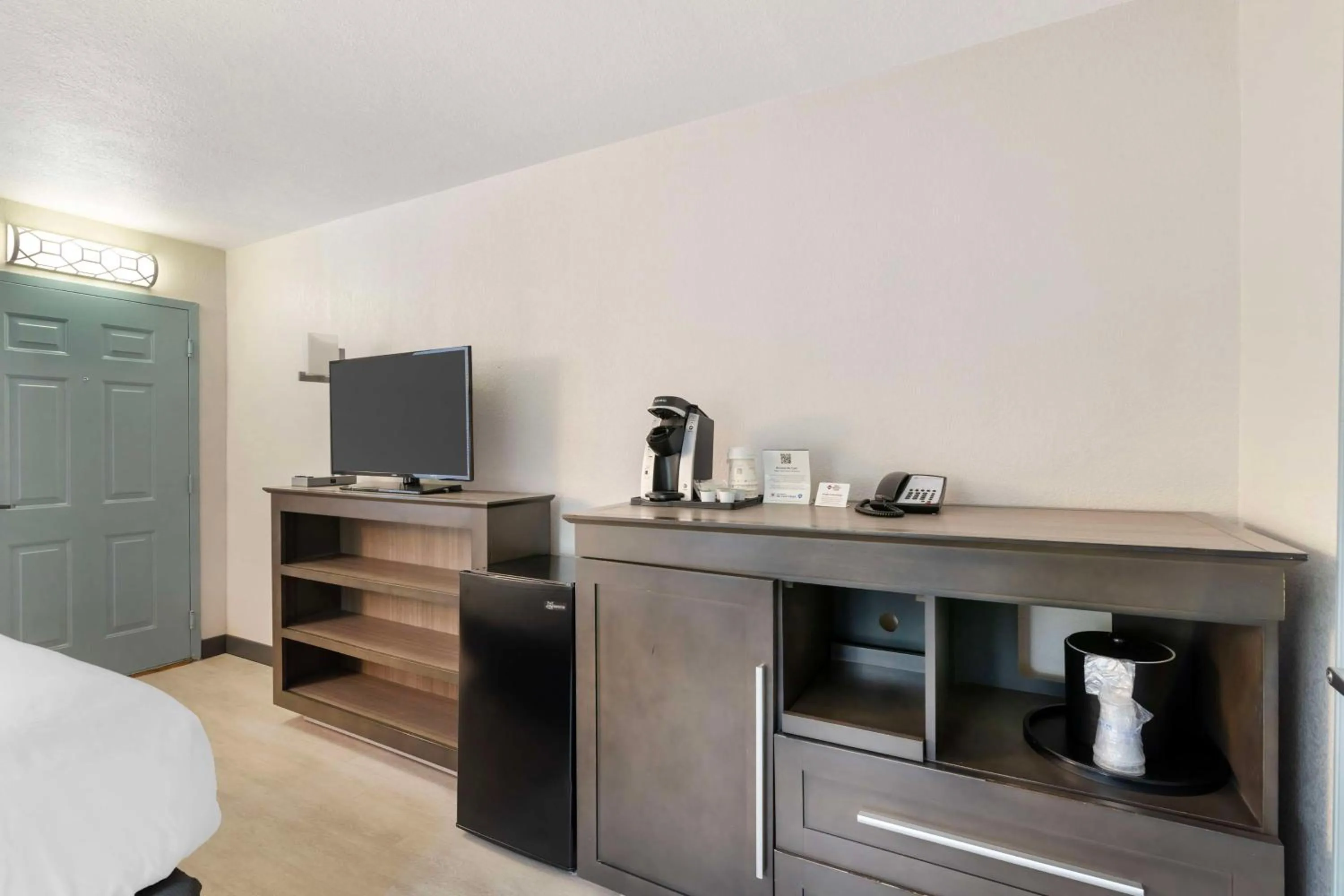 Bedroom in Best Western Plus St. Simons