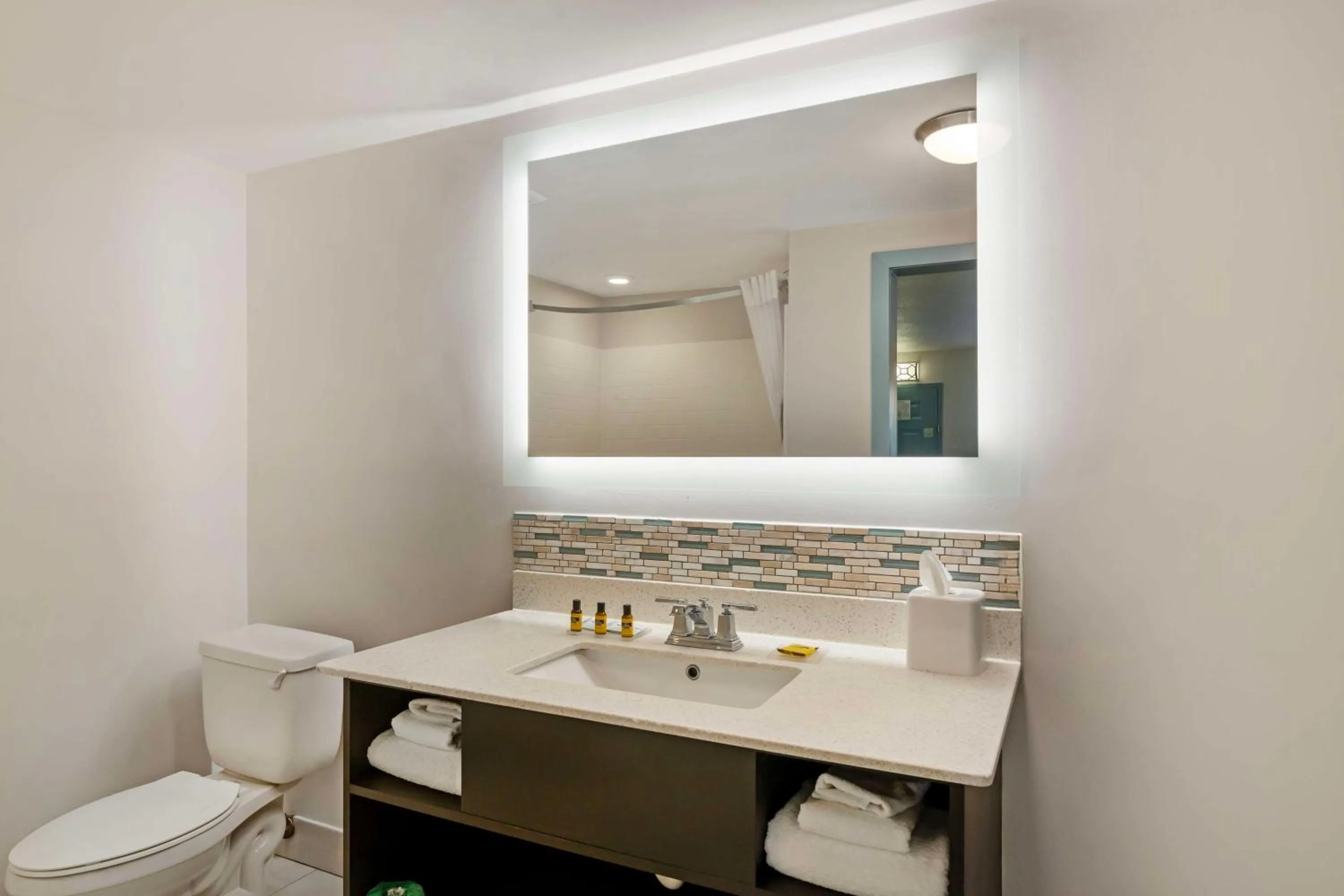 Bathroom in Best Western Plus St. Simons