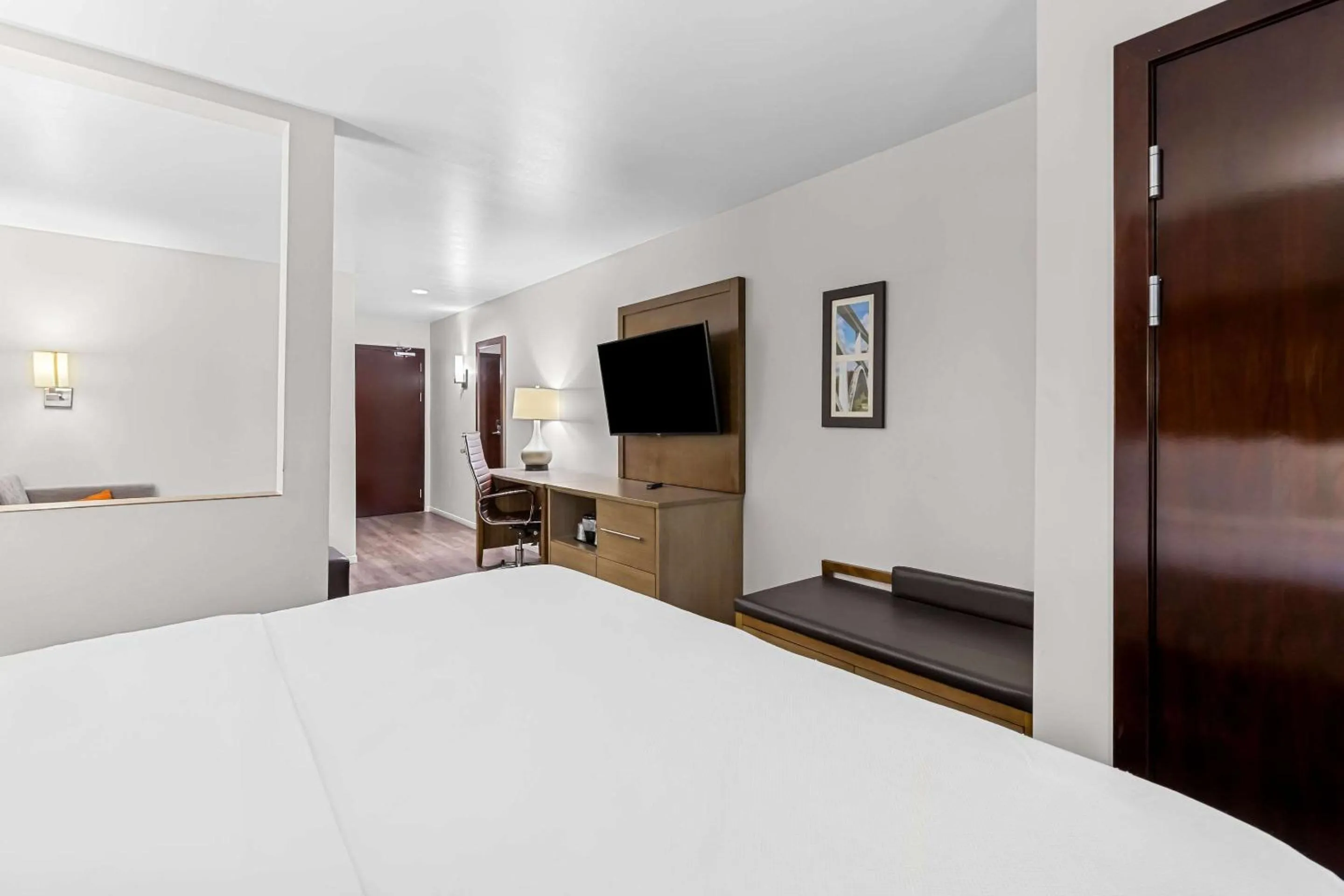 Bedroom, Bed in Comfort Suites Columbia I-65