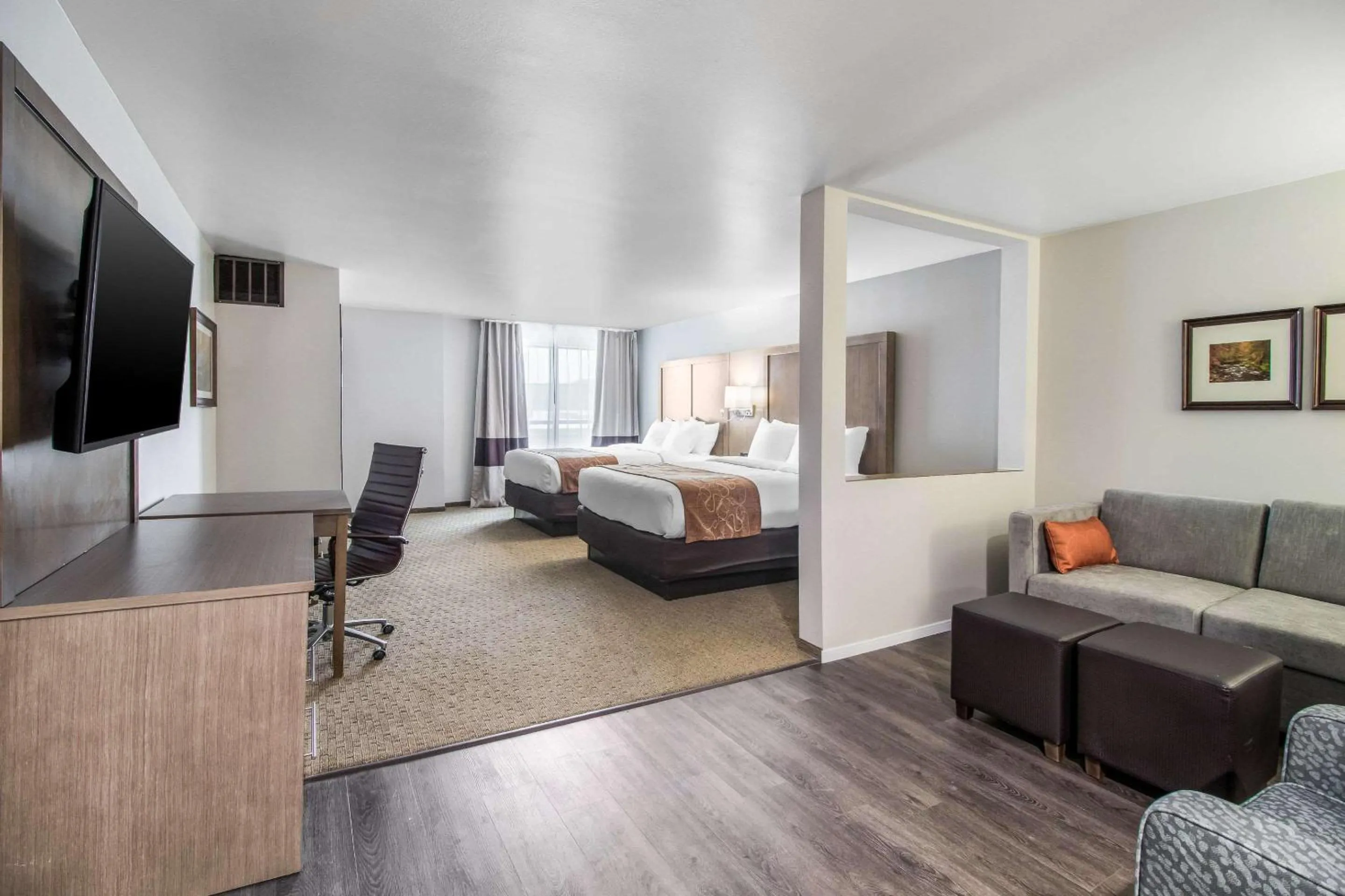 Bedroom, Bed in Comfort Suites Columbia I-65