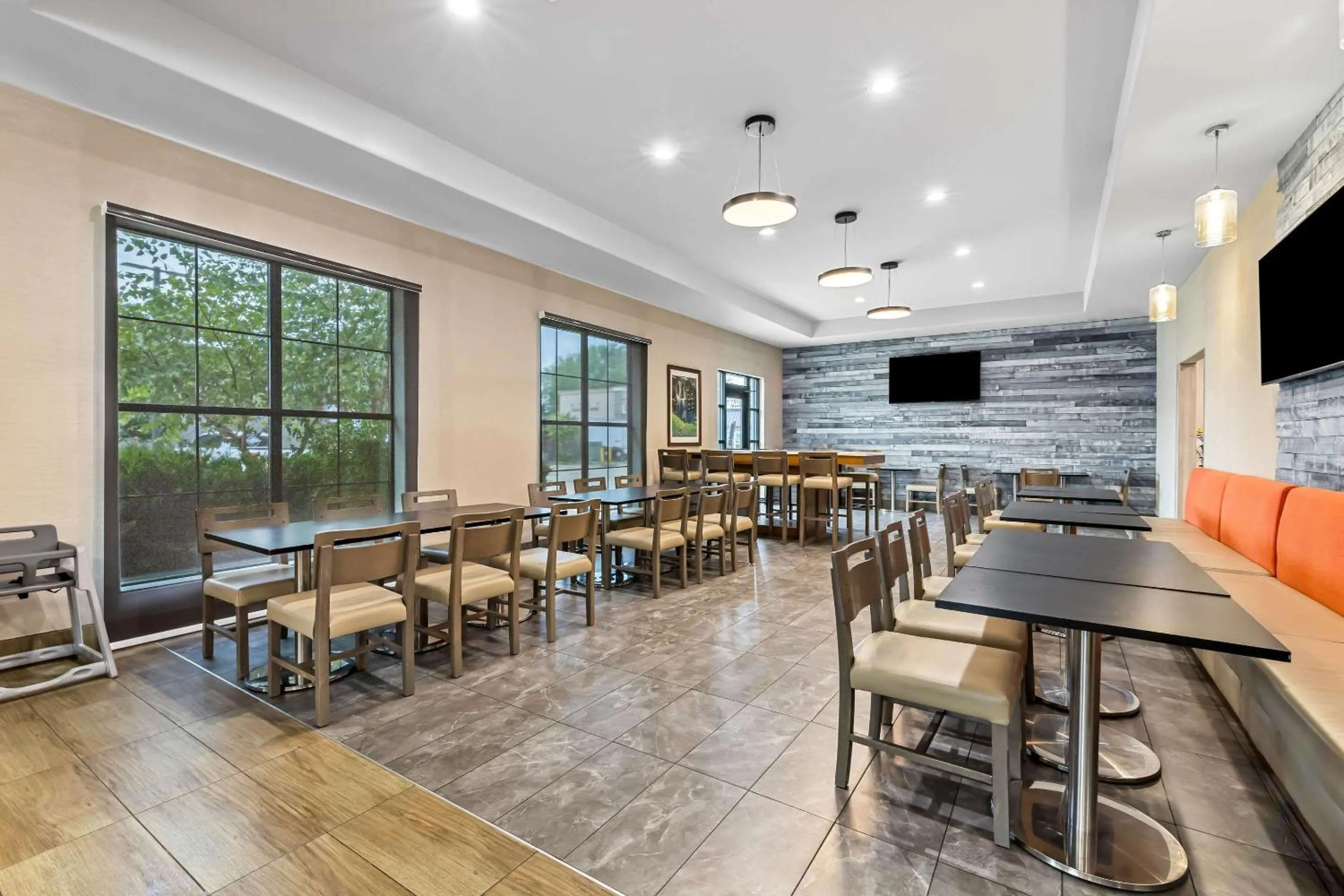 Breakfast in Comfort Suites Columbia I-65