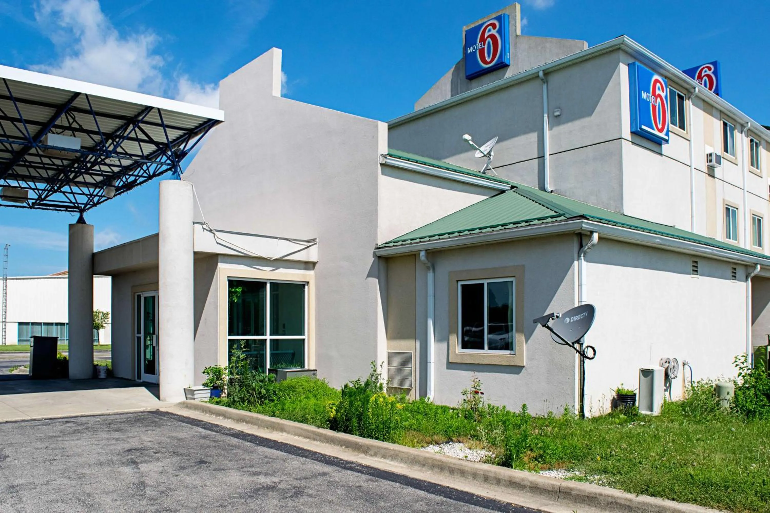Property building in Motel 6-Seymour, IN - North