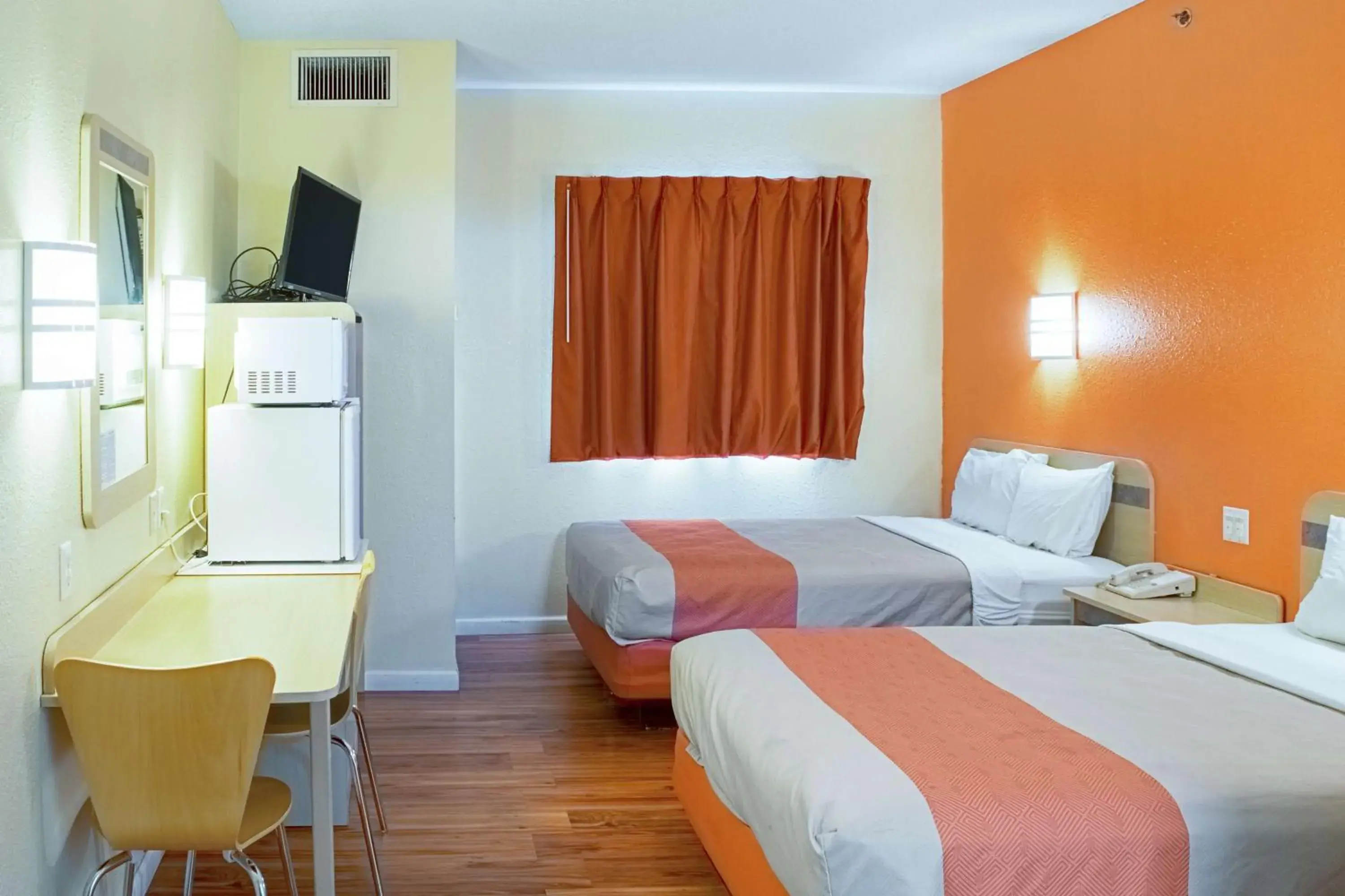 Quadruple Room - single occupancy - Non-Smoking in Motel 6-Seymour, IN - North Quadruple Room - single occupancy - Non-Smoking in Motel 6-Seymour, IN - North