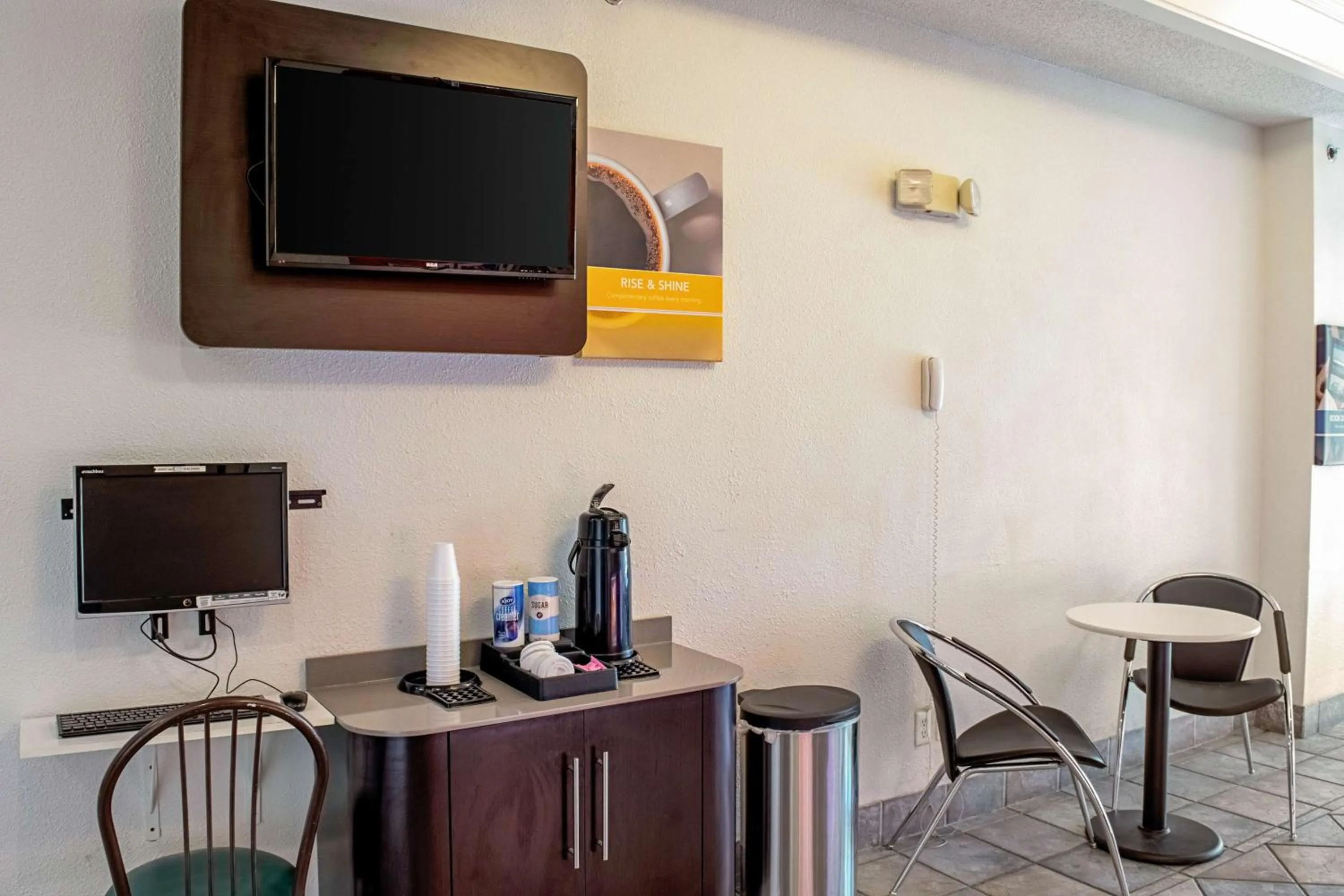 Lobby or reception in Motel 6-Seymour, IN - North