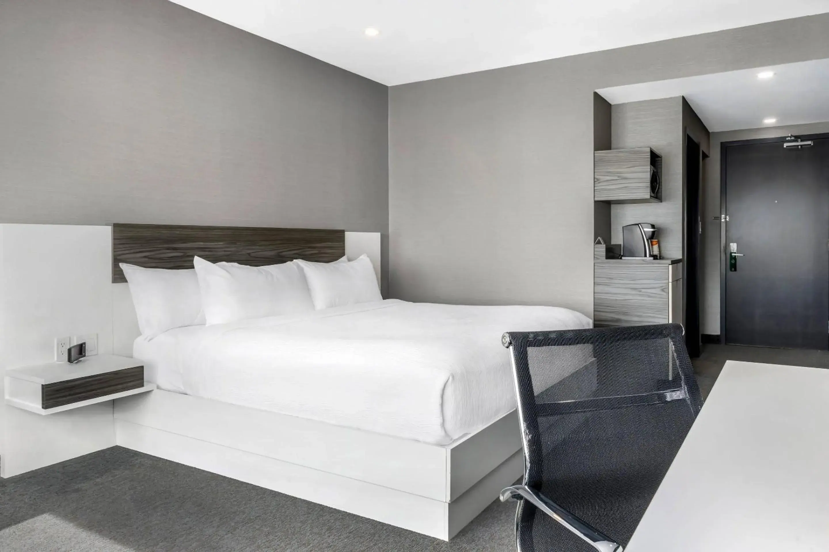 King Room - Non-Smoking in Quality Inn & Suites King Room - Non-Smoking in Quality Inn & Suites