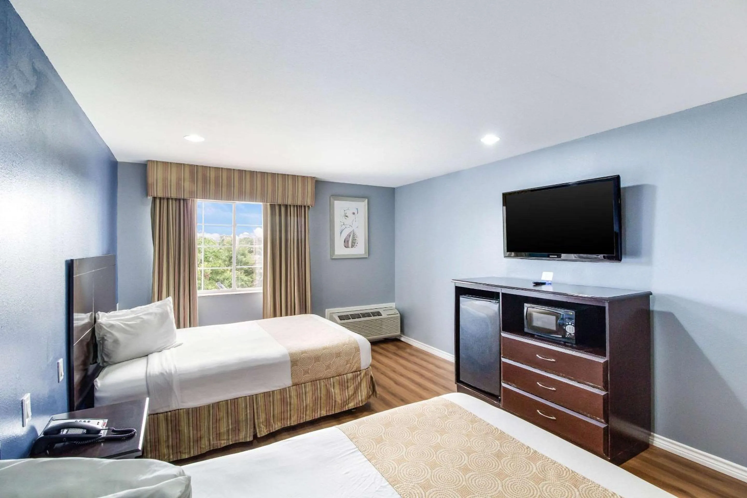 Bedroom, Bed in Rodeway Inn & Suites Port Arthur - Groves