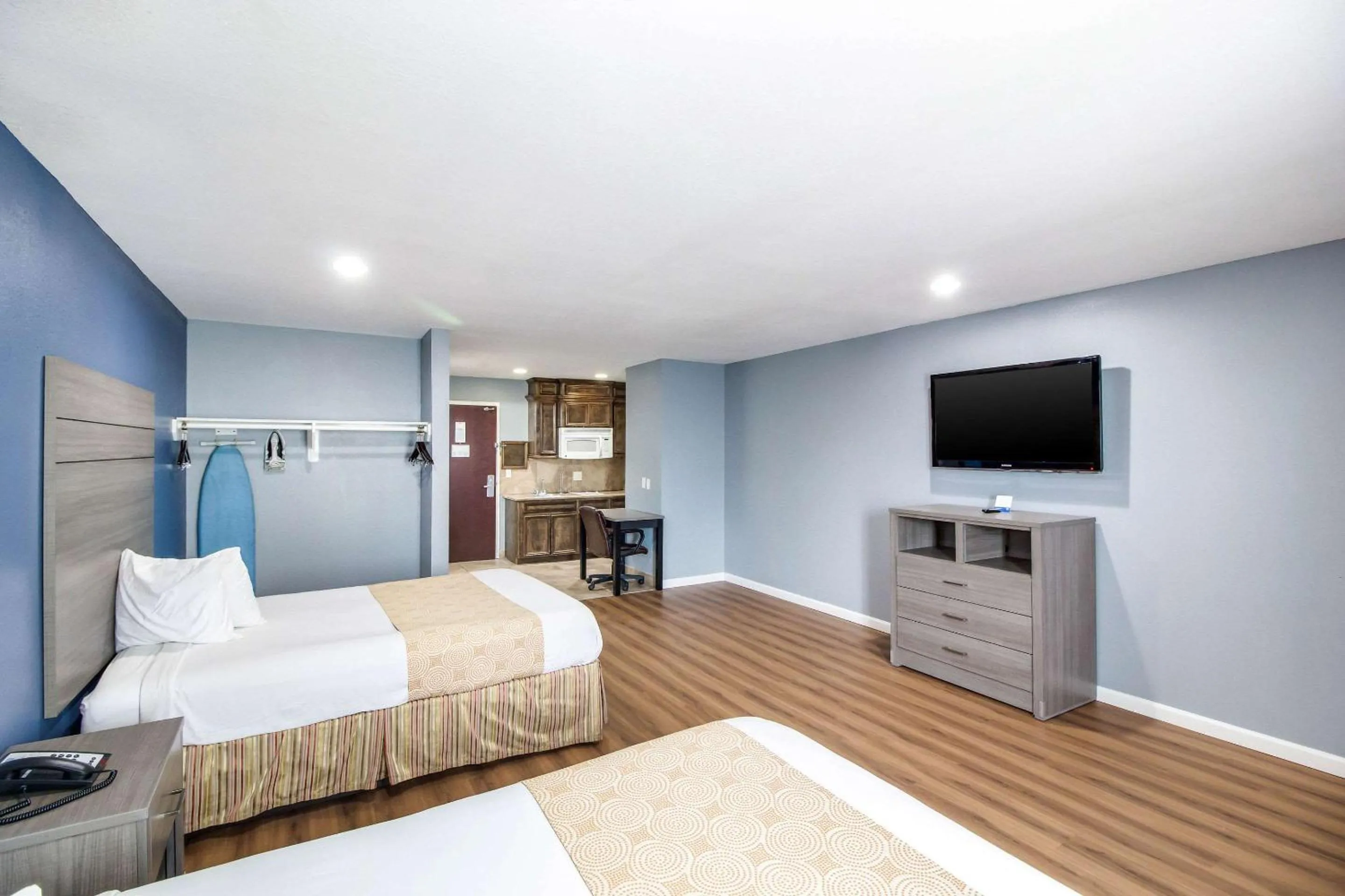 Bedroom, Bed in Rodeway Inn & Suites Port Arthur - Groves