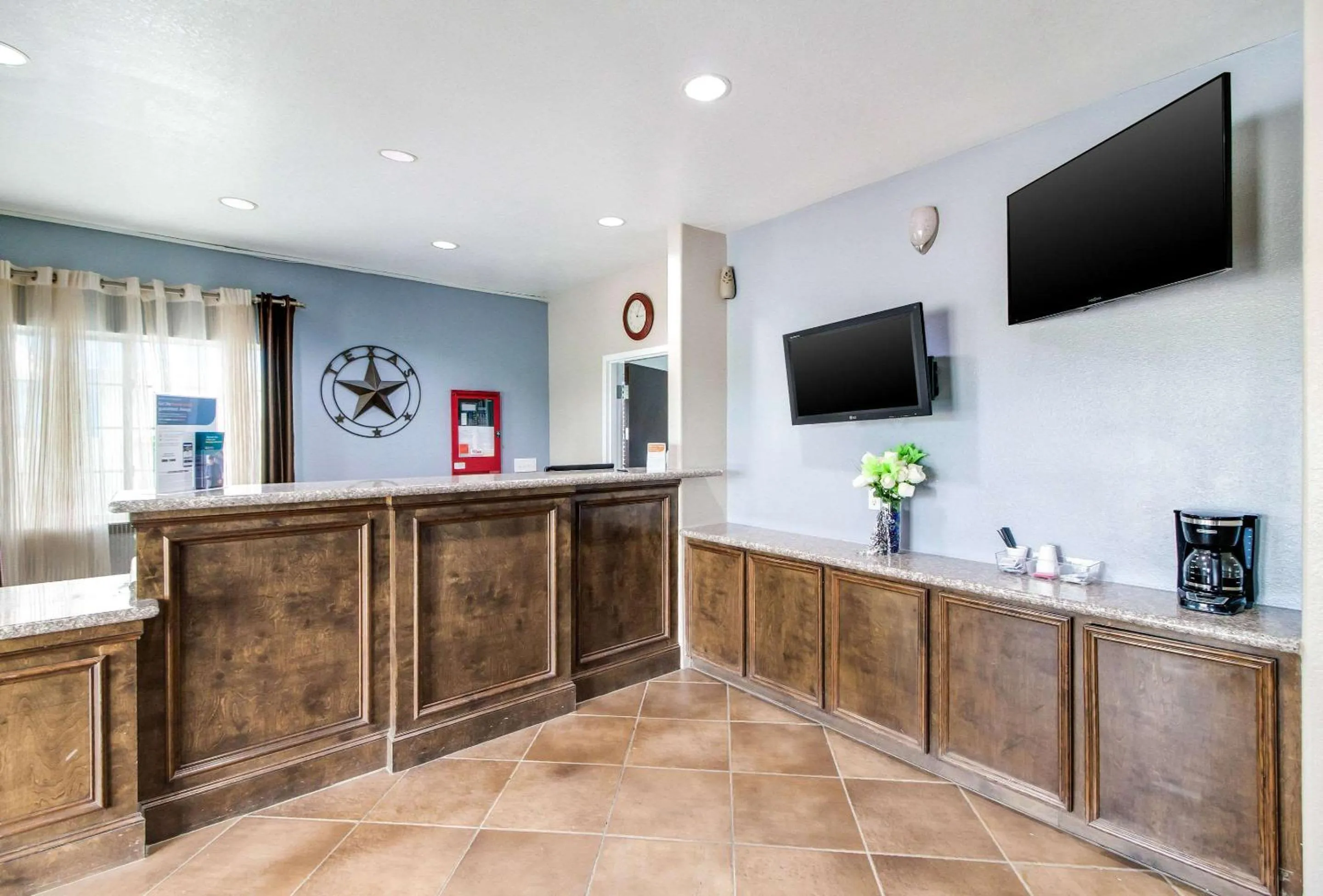 Lobby or reception in Rodeway Inn & Suites Port Arthur - Groves