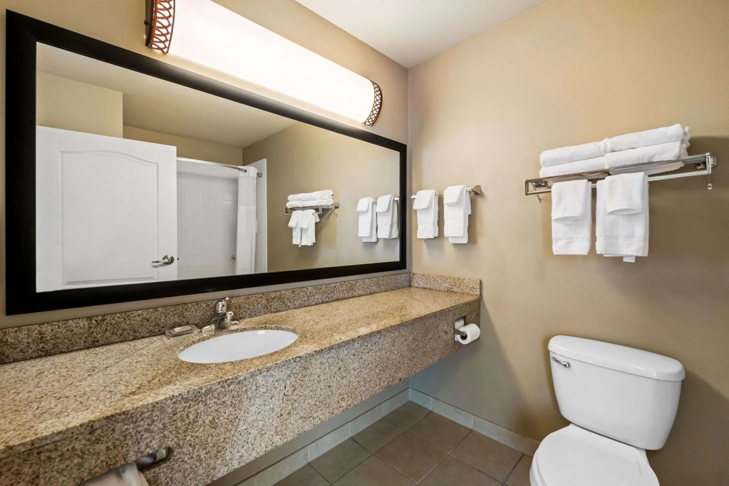 Bedroom in Country Inn & Suites by Radisson, Red Wing, MN