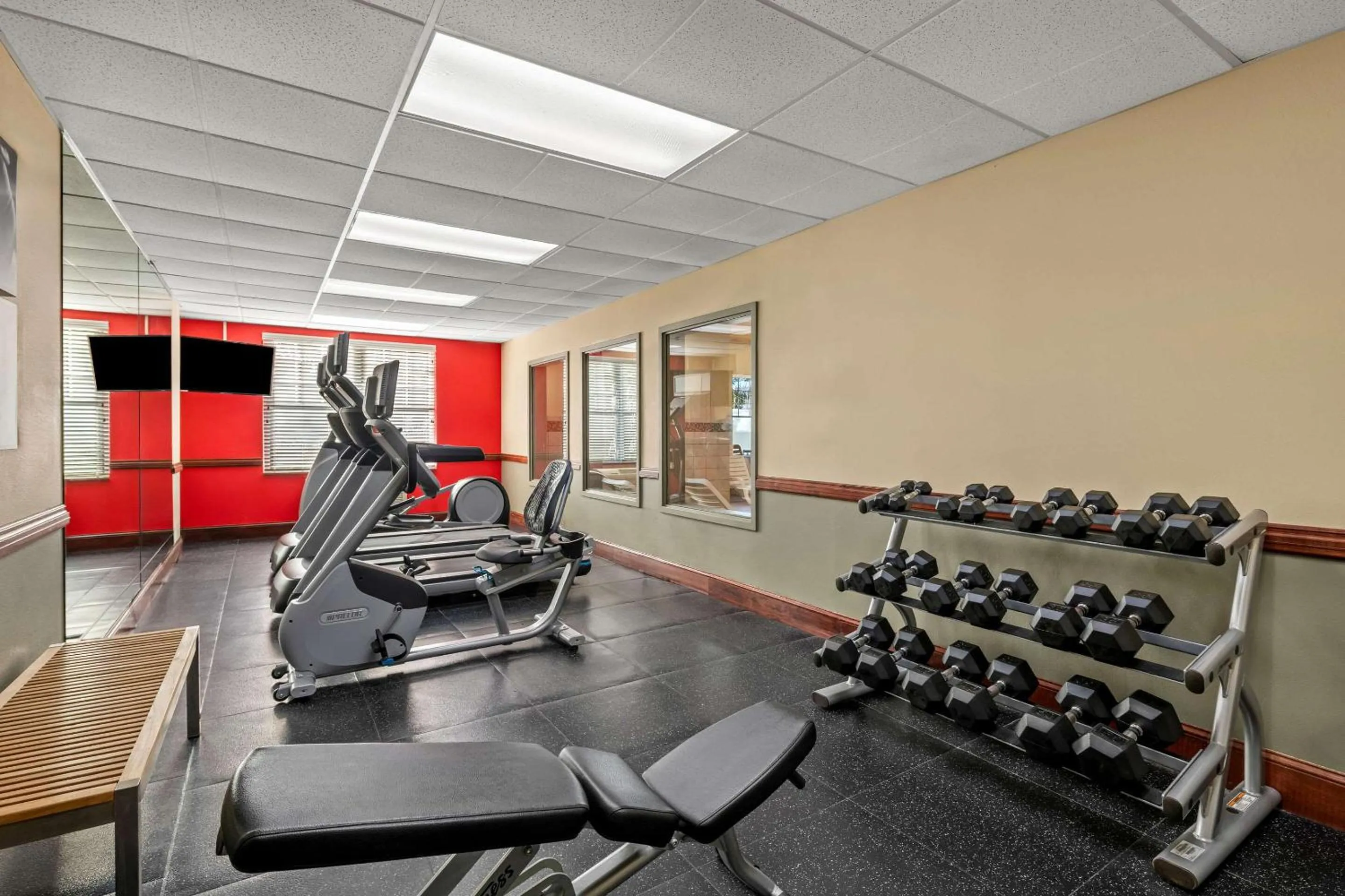Fitness centre/facilities in Country Inn & Suites by Radisson, Red Wing, MN