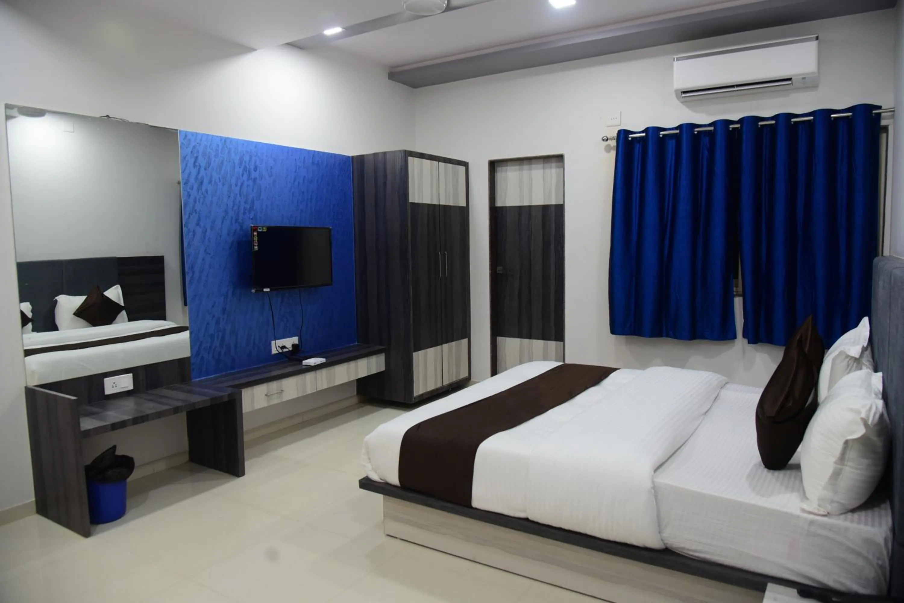 TV and multimedia, Bed in Hotel Savera Palace