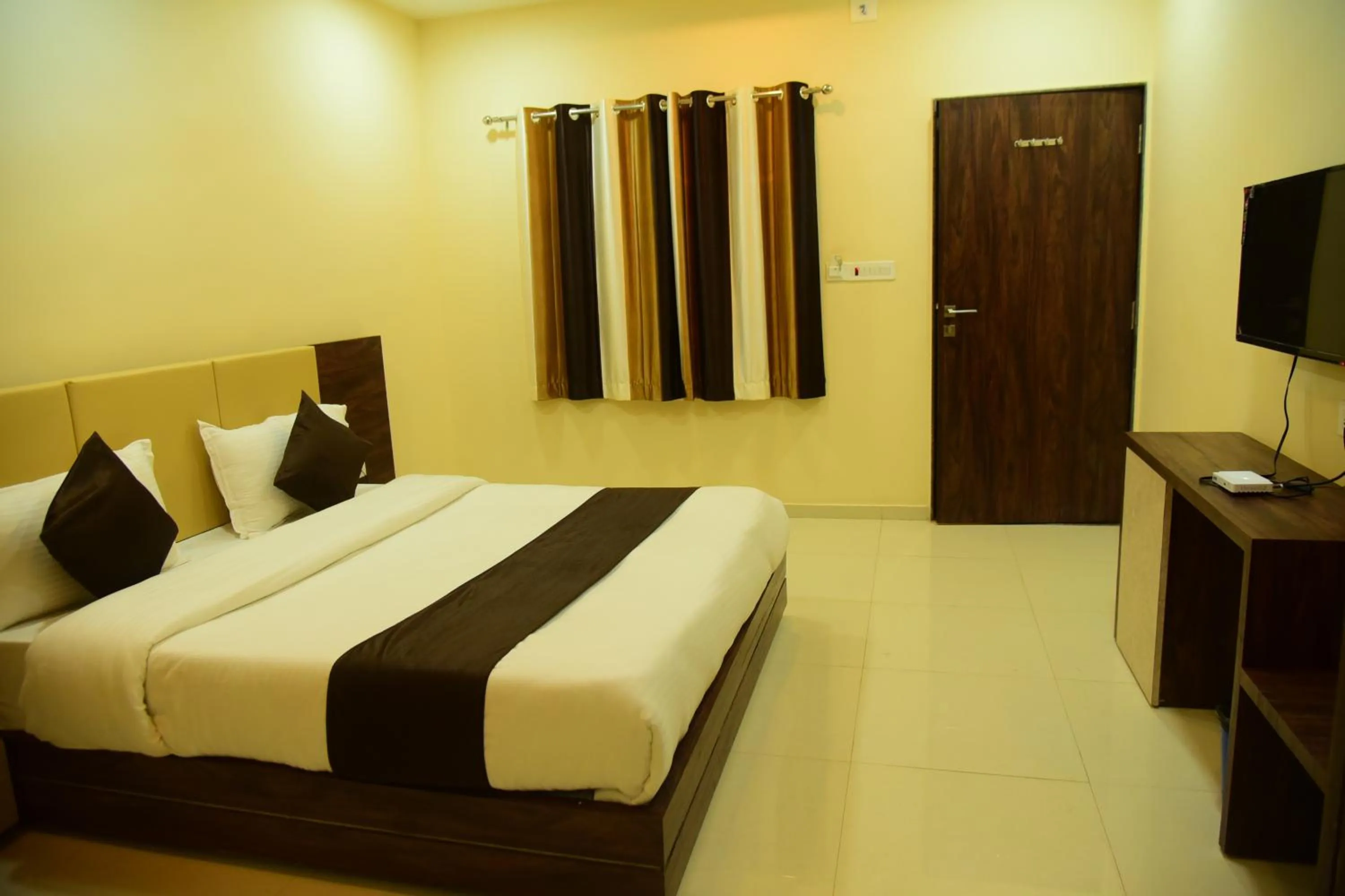 Bed in Hotel Savera Palace