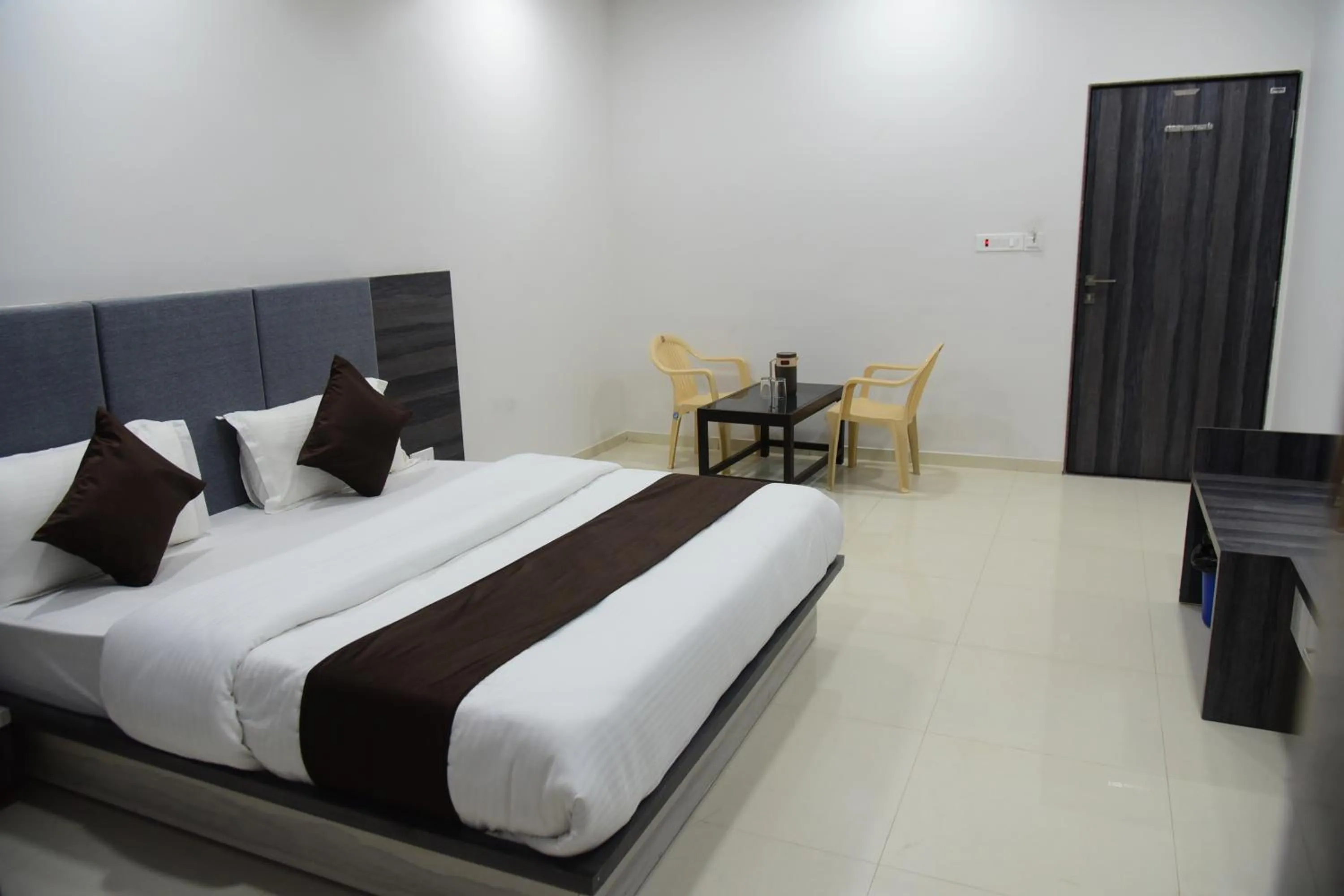 Bedroom, Bed in Hotel Savera Palace