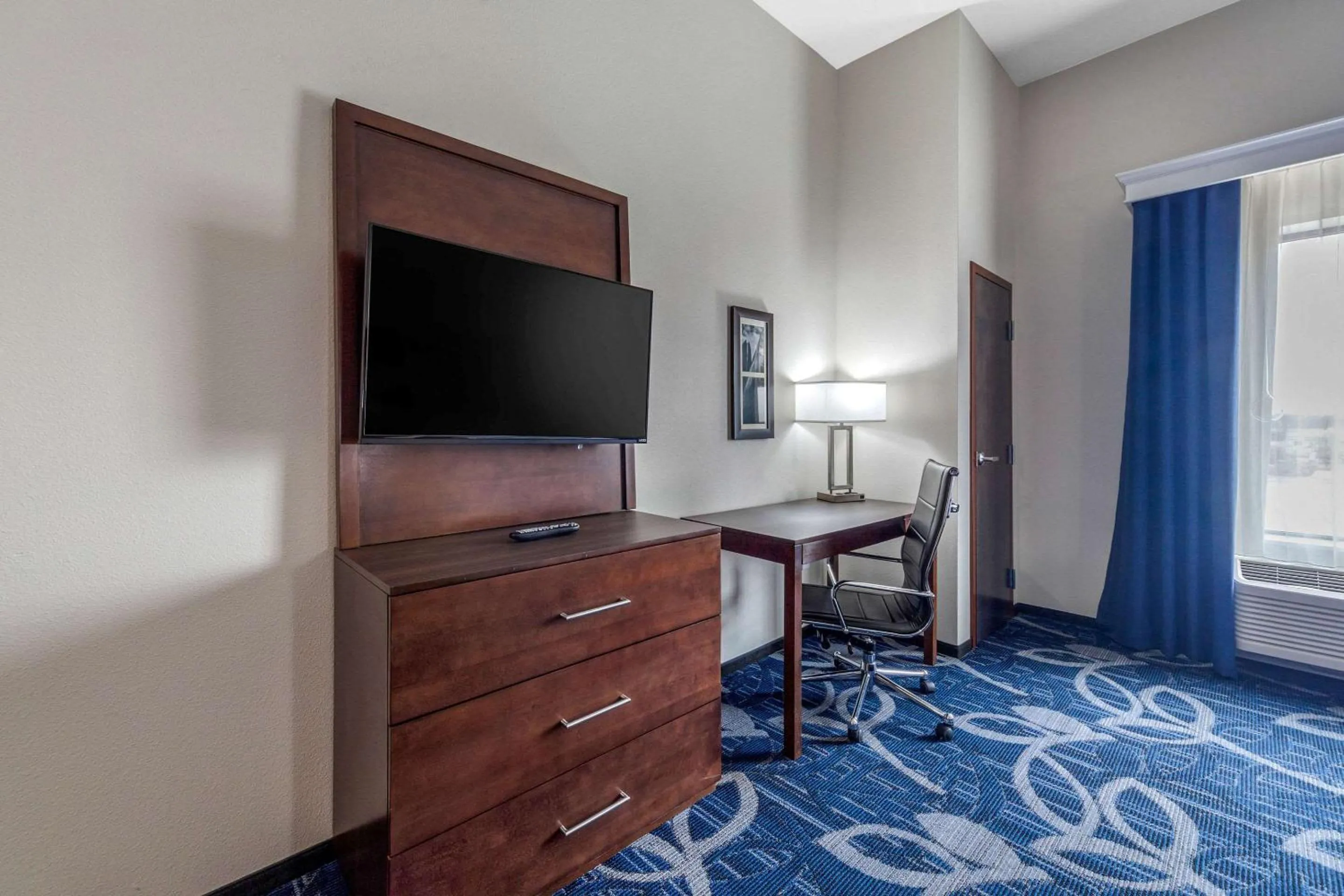 Photo of the whole room in Comfort Inn & Suites Oklahoma City South I-35