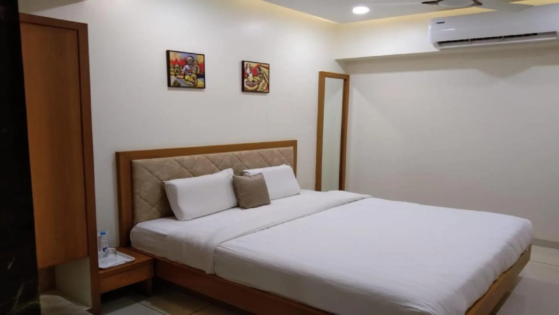 Photo of the whole room in Hotel Sleep Inn