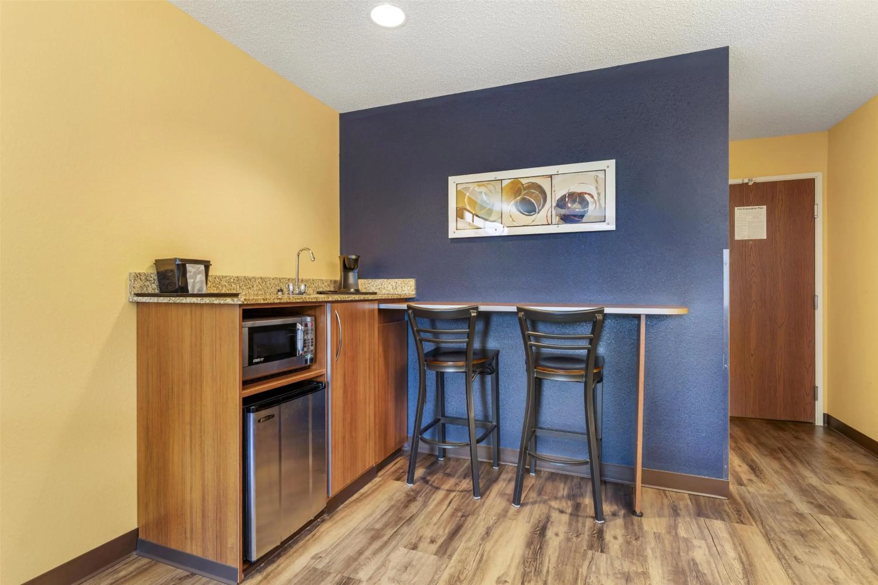 Bedroom in SureStay Plus Hotel by Best Western Keyser