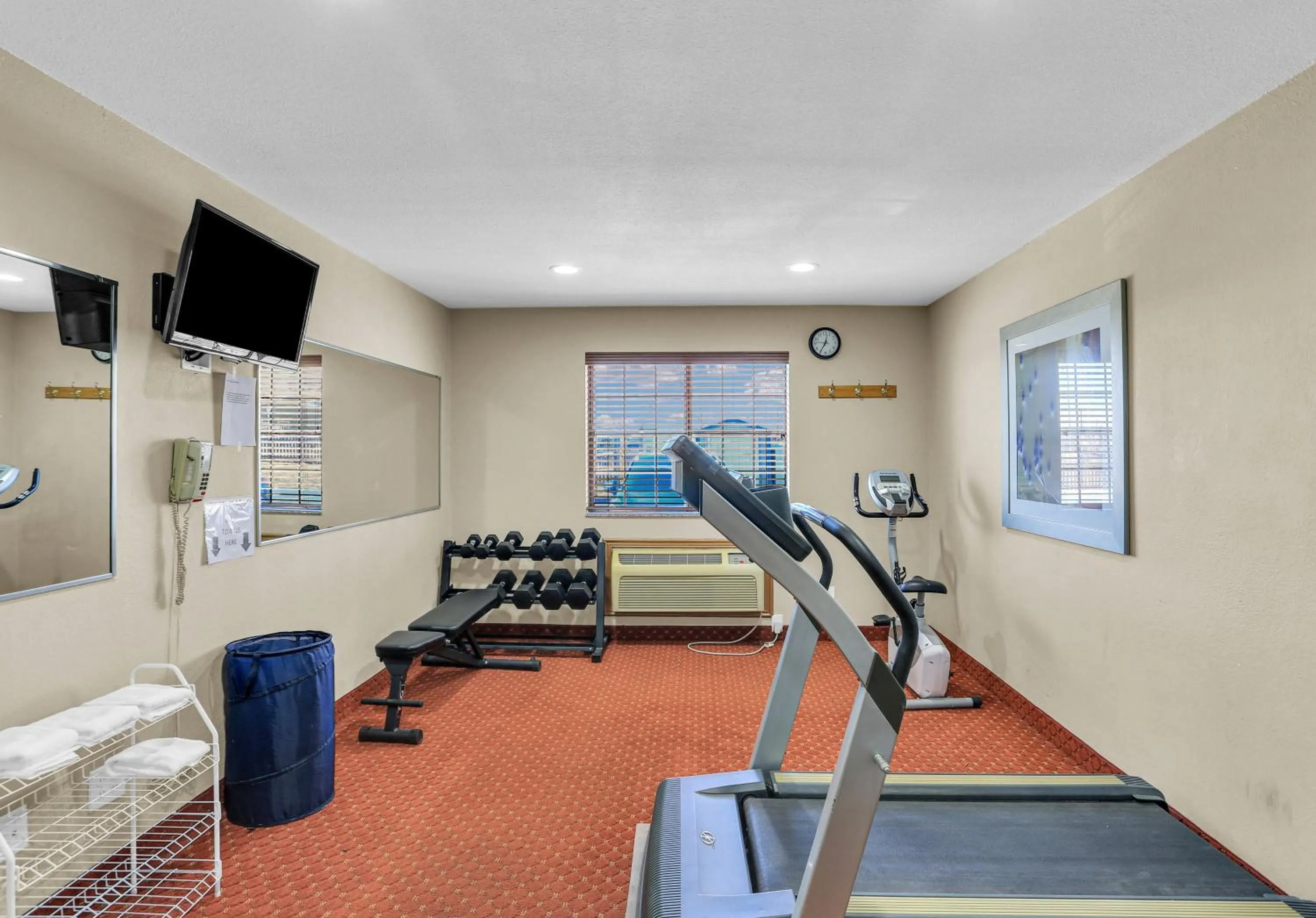 Fitness centre/facilities in Baymont by Wyndham Cedar Rapids