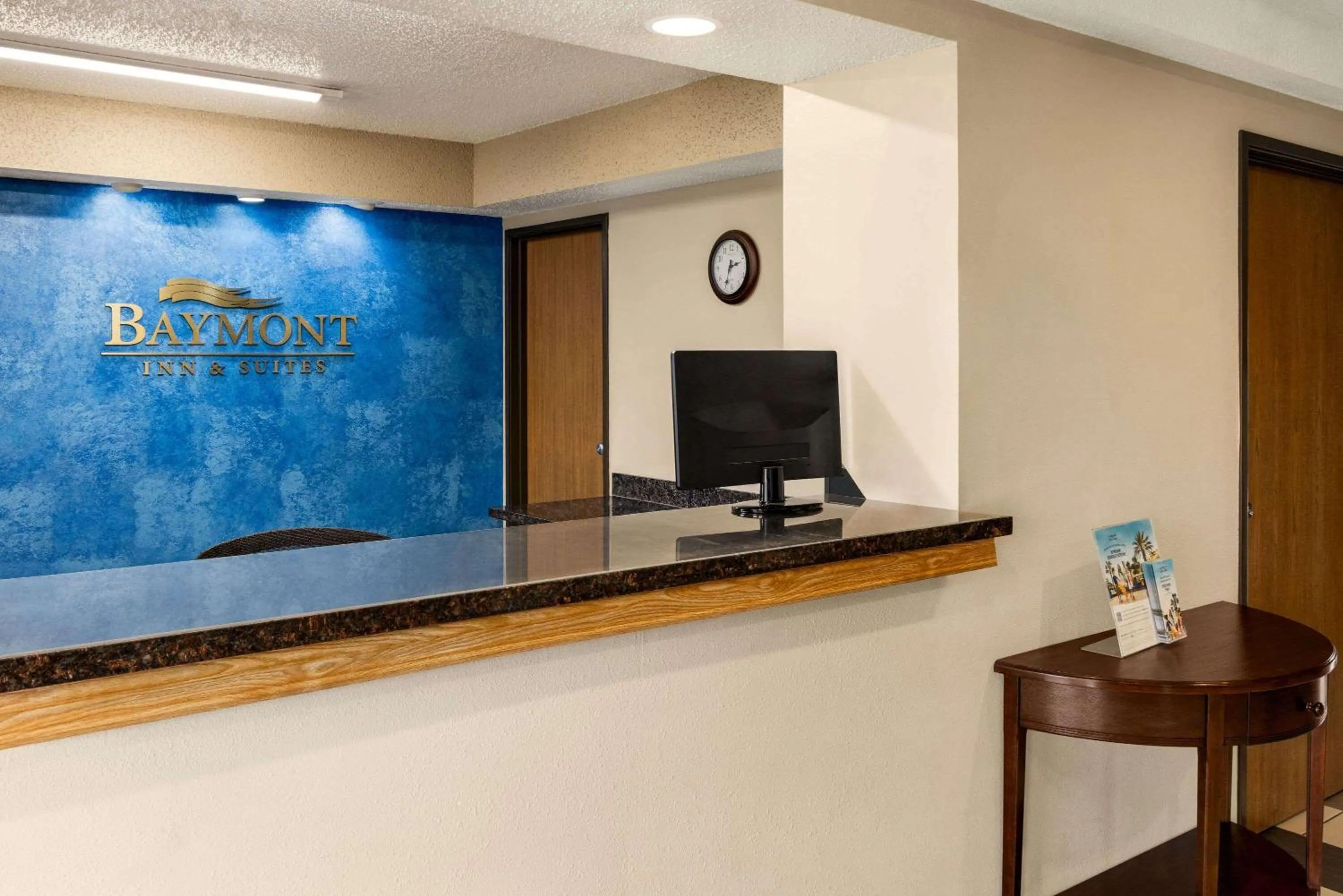Lobby or reception in Baymont by Wyndham Cedar Rapids