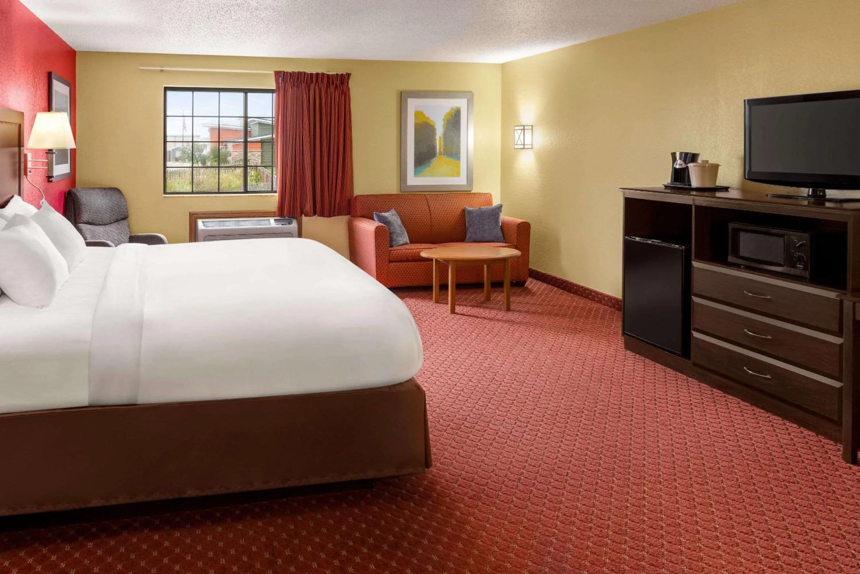 Photo of the whole room, Bed in Baymont by Wyndham Cedar Rapids