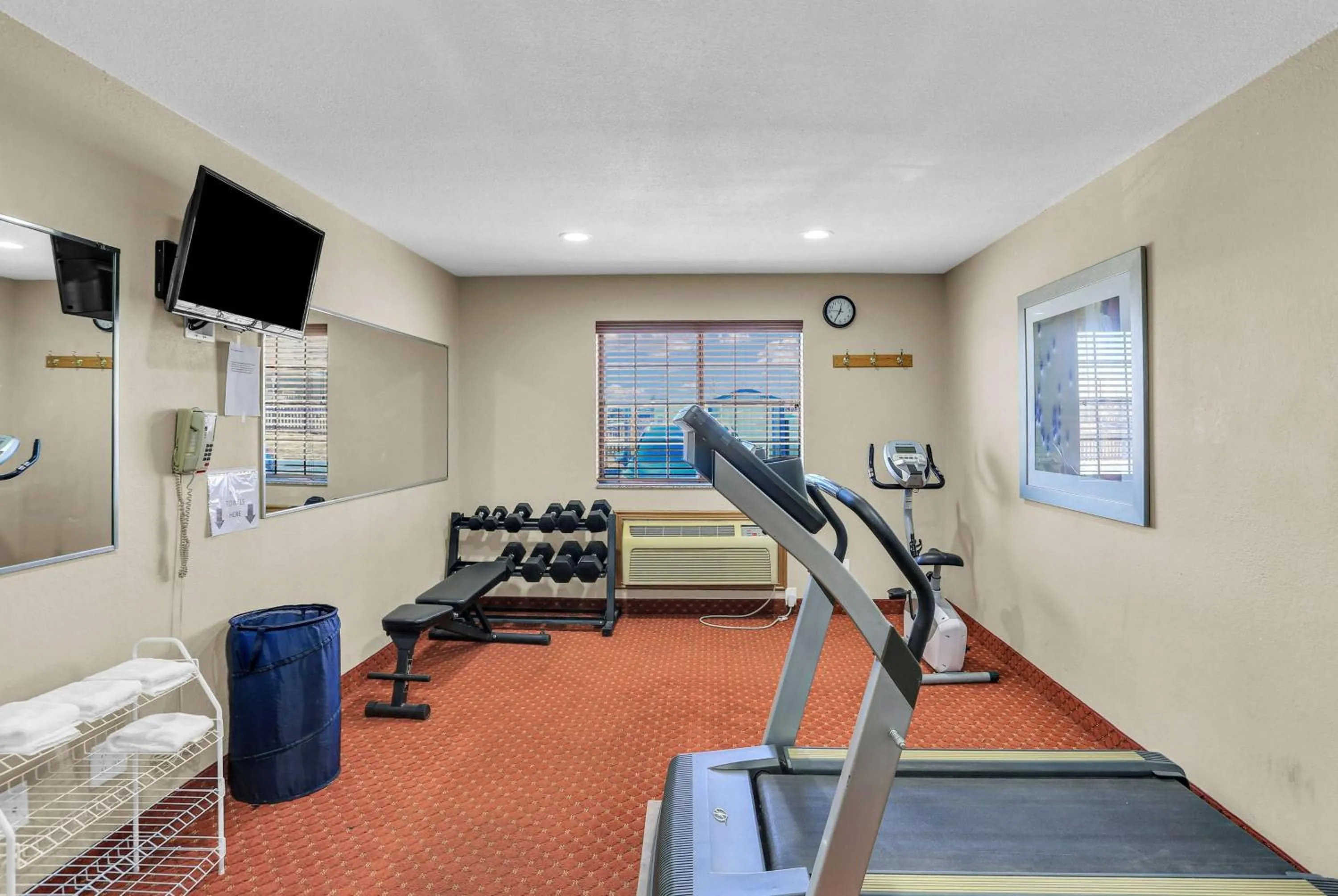 Fitness centre/facilities in Baymont by Wyndham Cedar Rapids