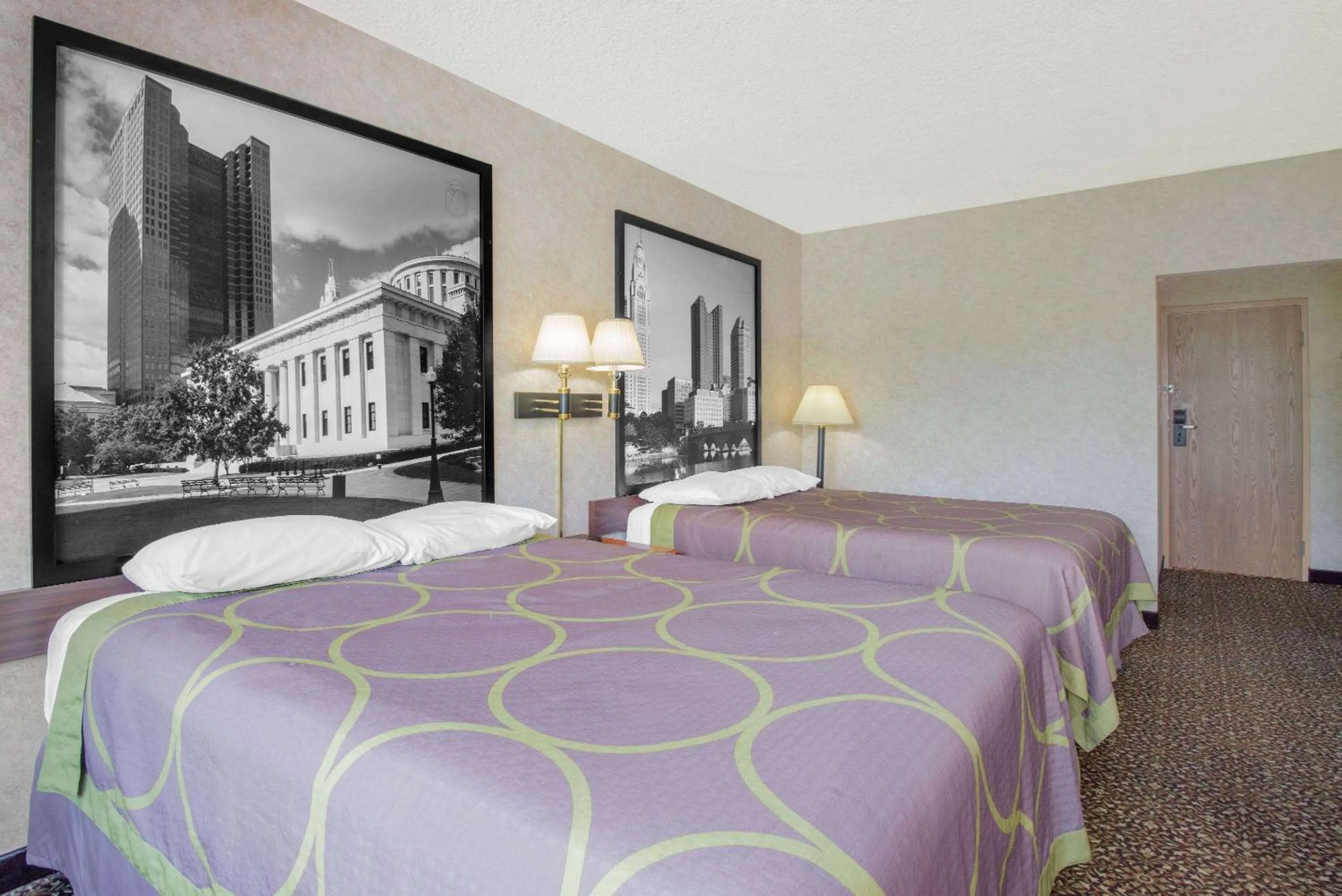 Photo of the whole room in Super 8 by Wyndham Ashland