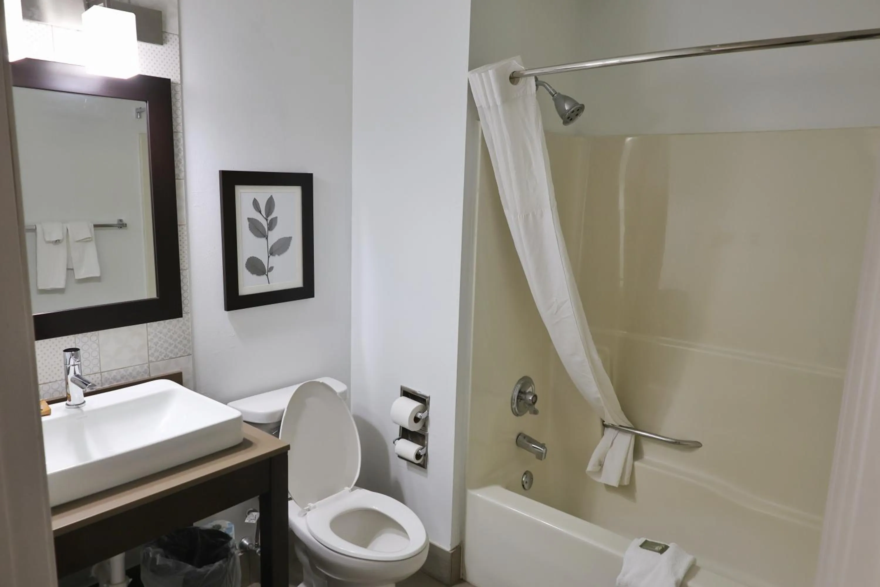 Shower in Country Inn & Suites by Radisson, Sparta, WI