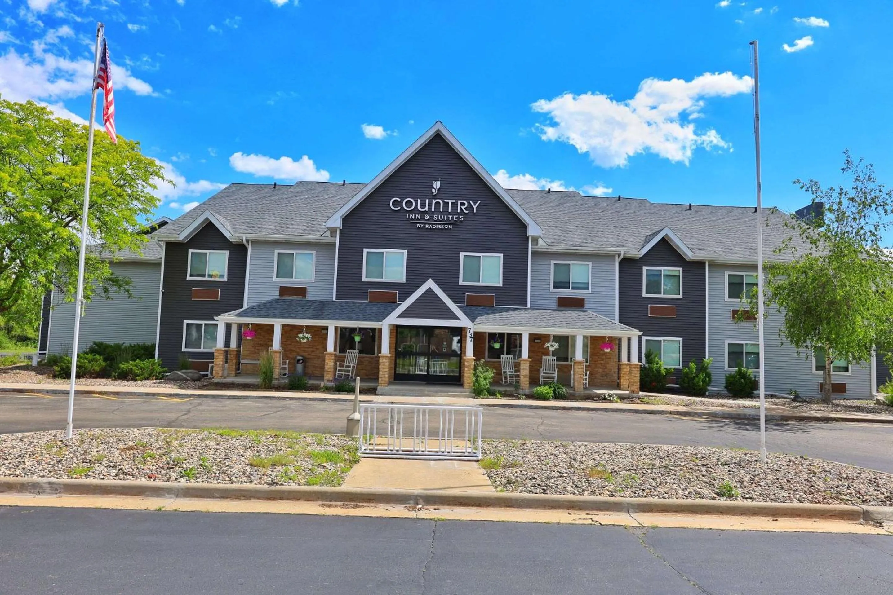Property building in Country Inn & Suites by Radisson, Sparta, WI