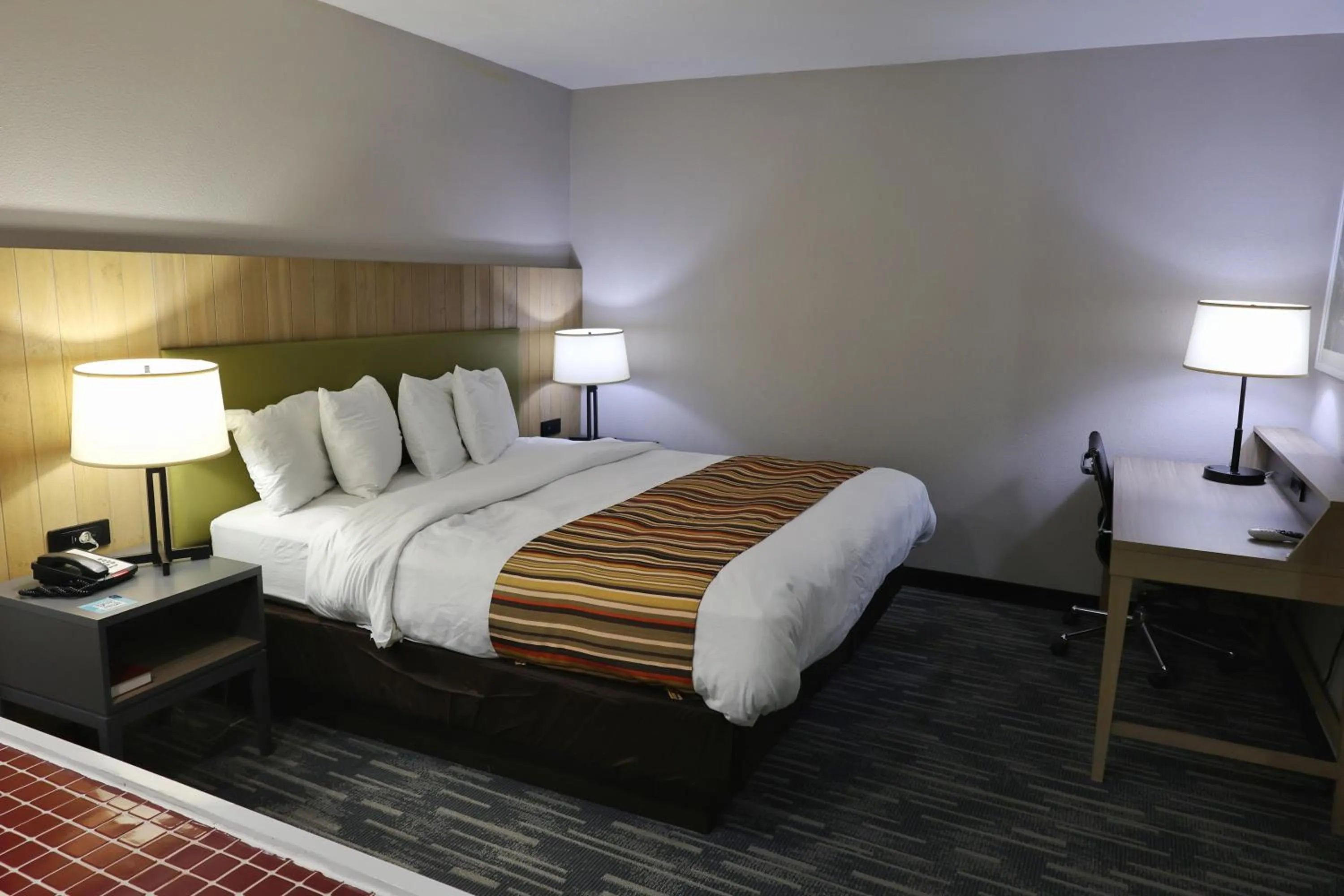 Bed in Country Inn & Suites by Radisson, Sparta, WI