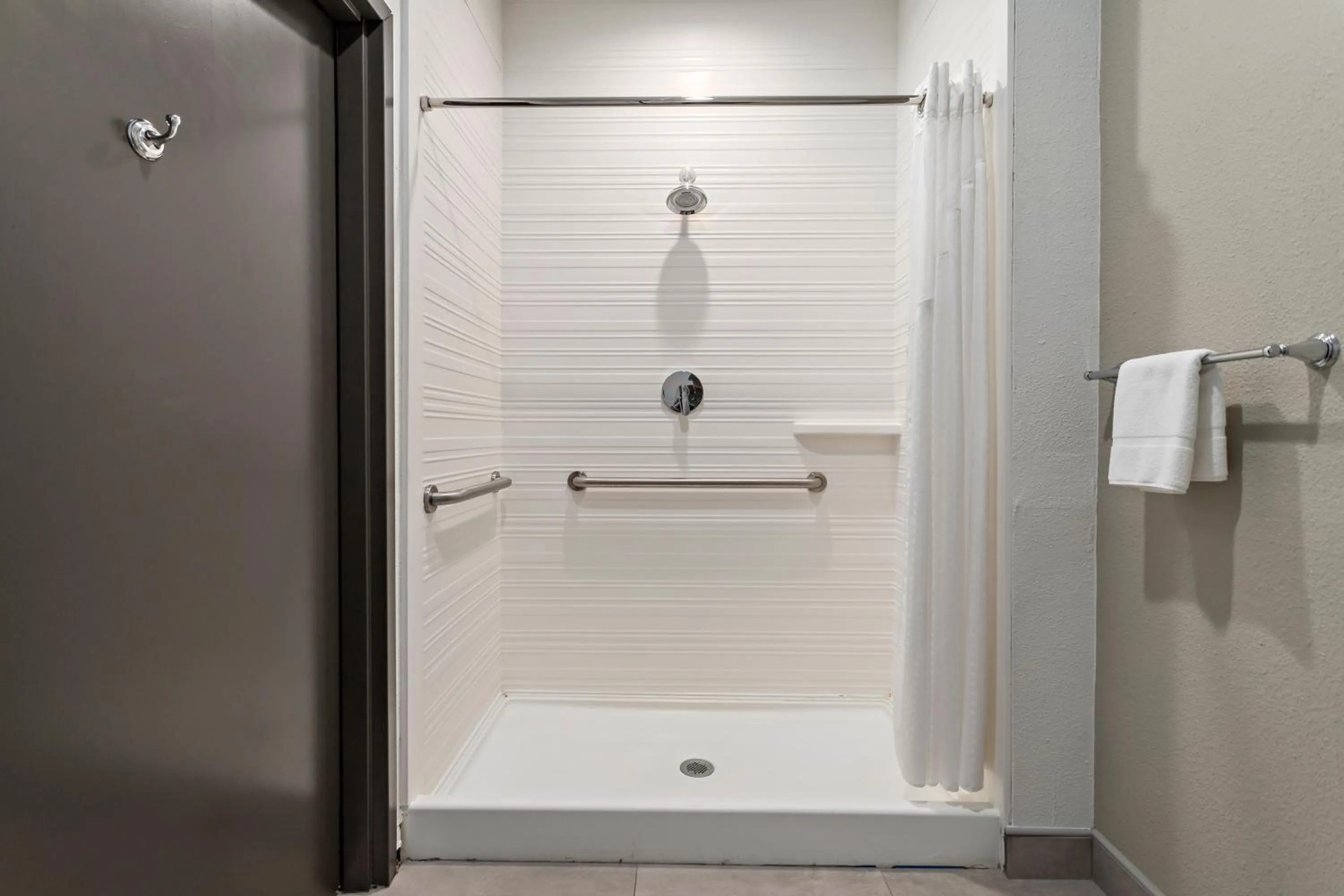 Bathroom in Hawthorn Extended Stay by Wyndham Port Arthur