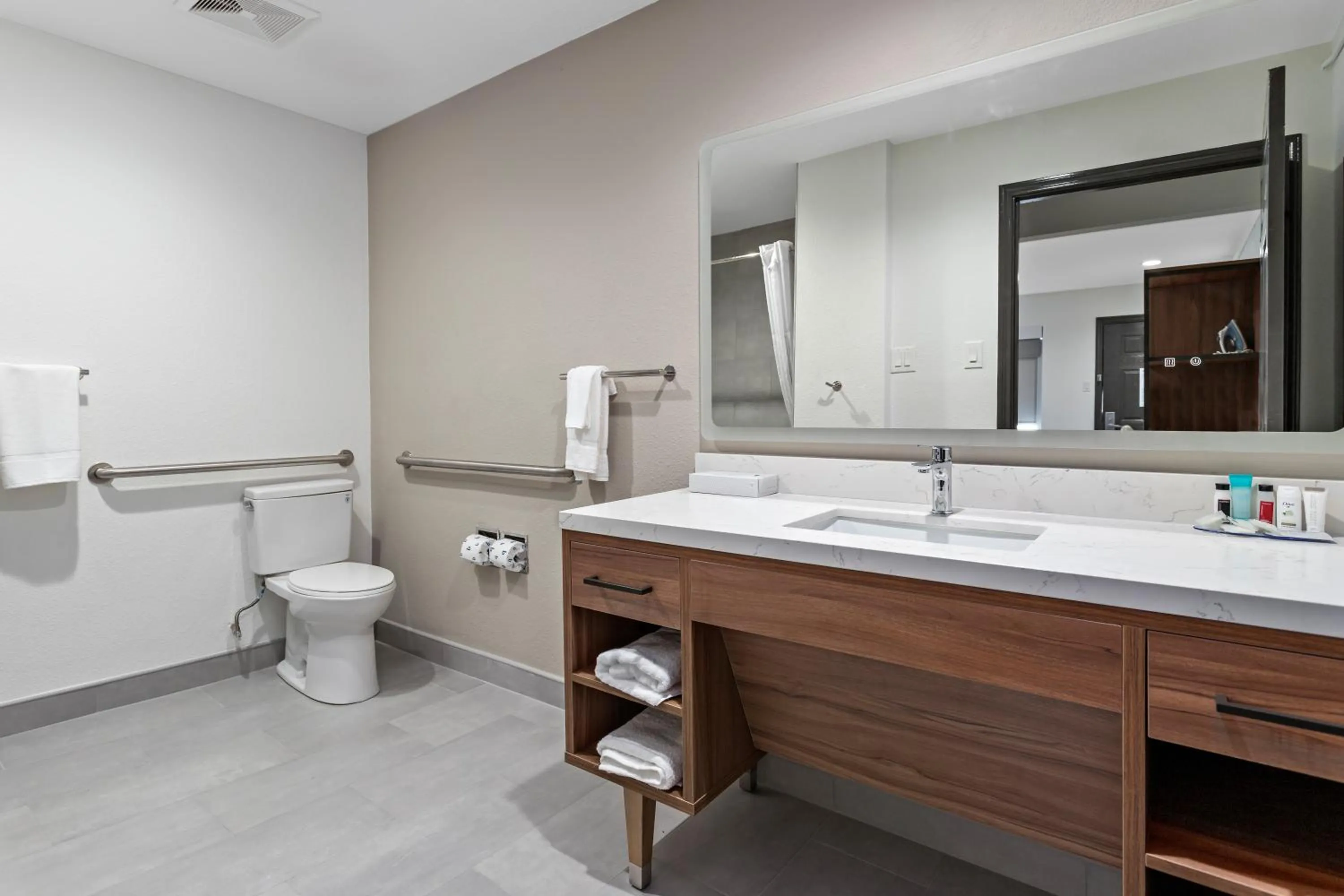Bathroom in Hawthorn Extended Stay by Wyndham Port Arthur