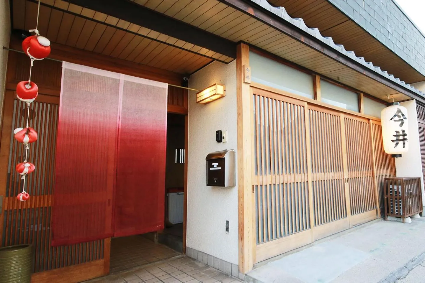 Facade/entrance in Nara Imai House