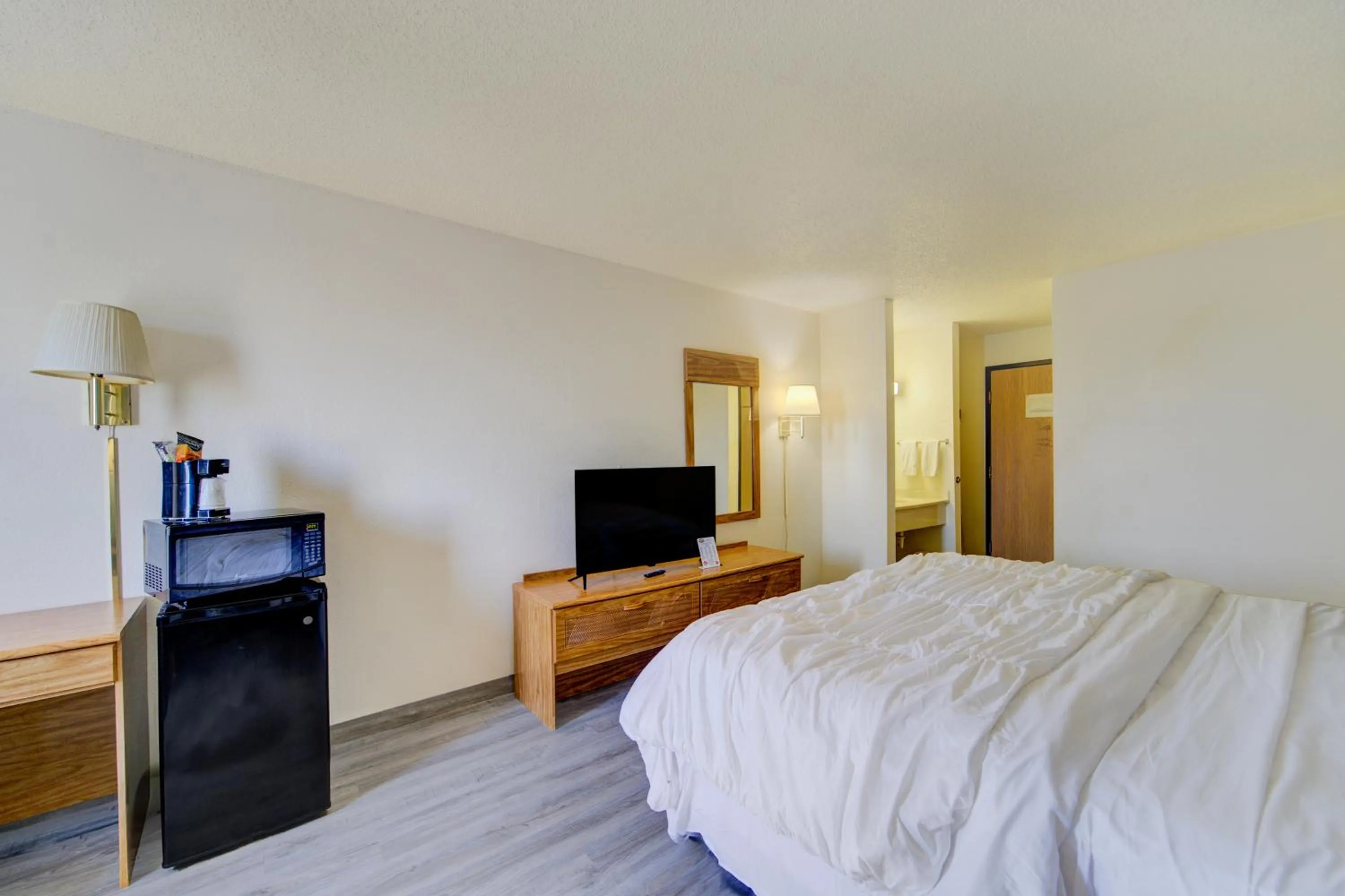 Bedroom, Bed in Capital O Amerihost Inn and Suites Mexico Hwy 54 MO