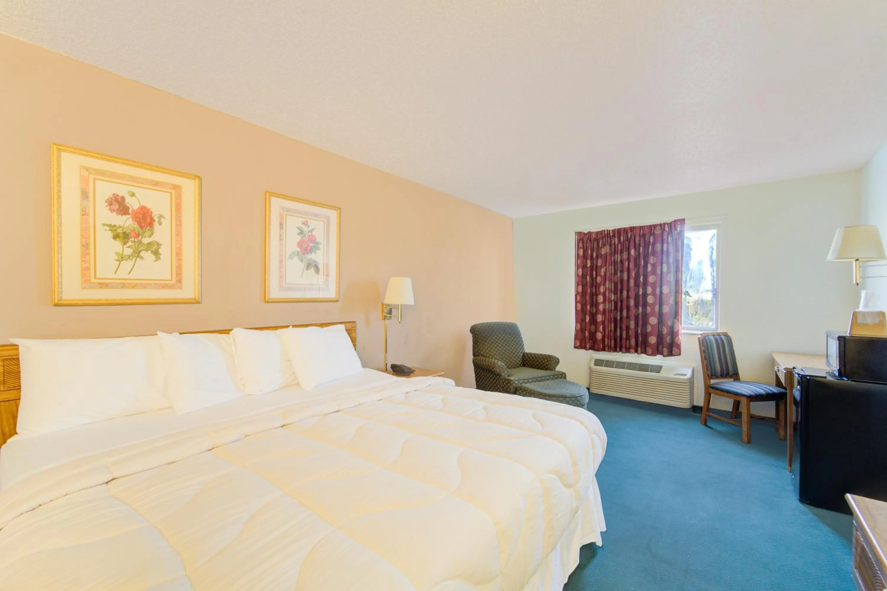 Bedroom, Bed in Capital O Amerihost Inn and Suites Mexico Hwy 54 MO