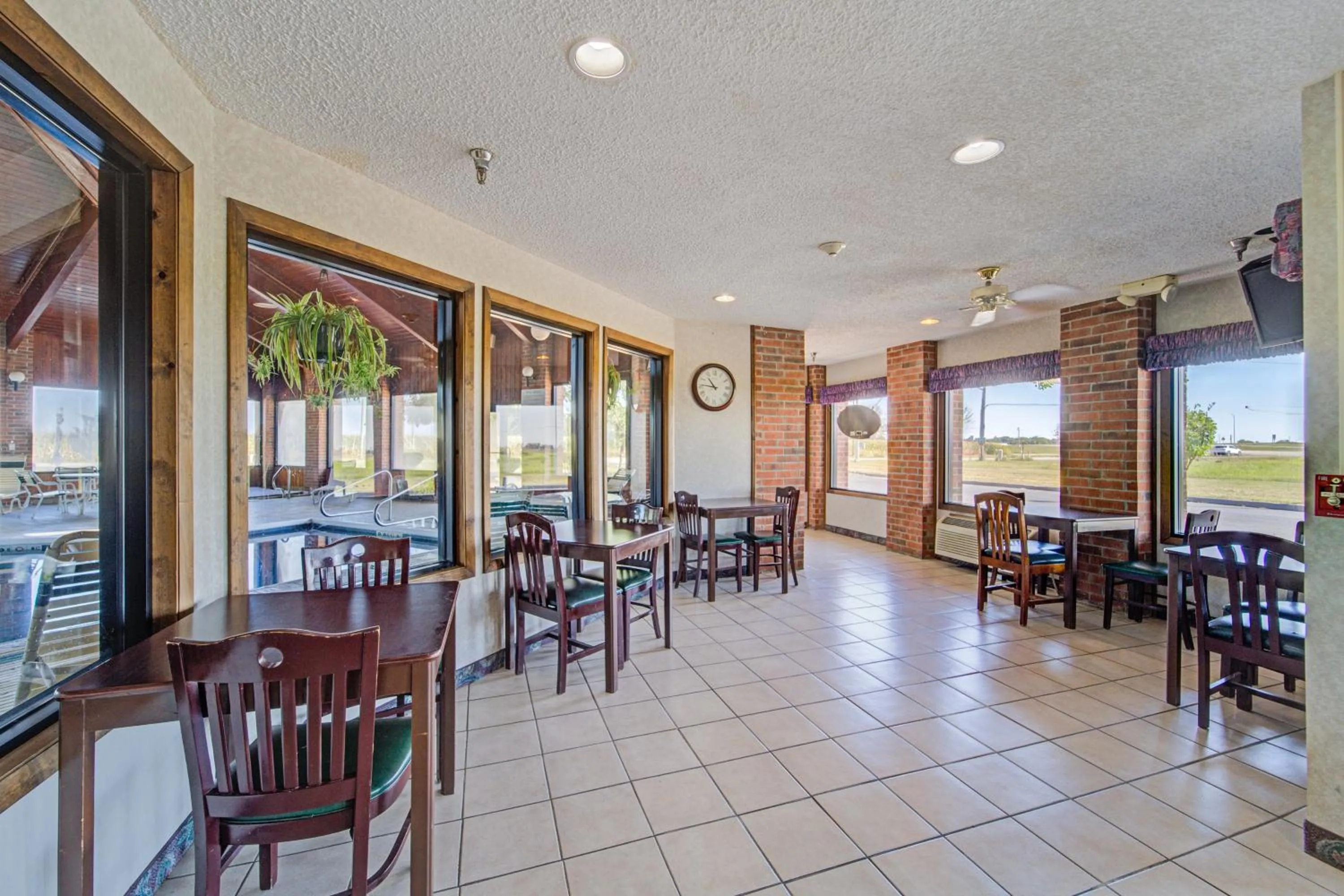 Restaurant/places to eat in Capital O Amerihost Inn and Suites Mexico Hwy 54 MO