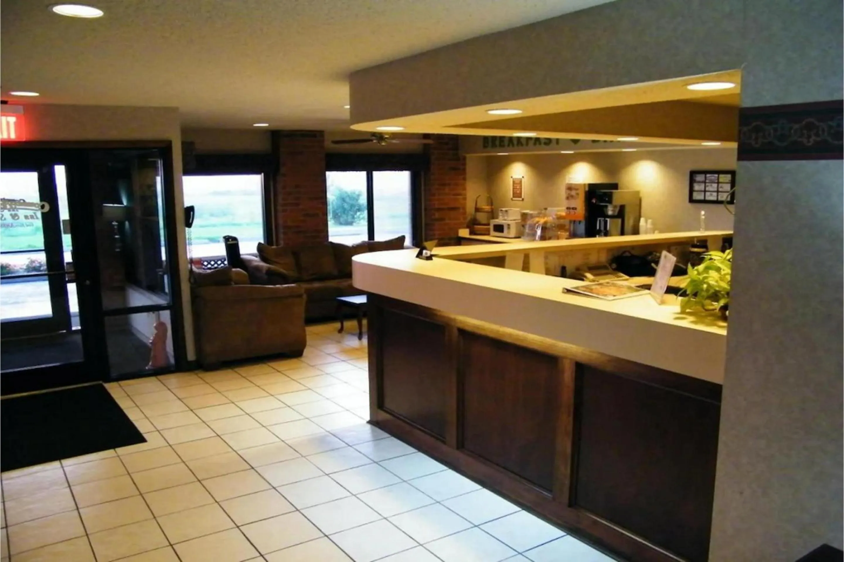 Lobby or reception in Capital O Amerihost Inn and Suites Mexico Hwy 54 MO