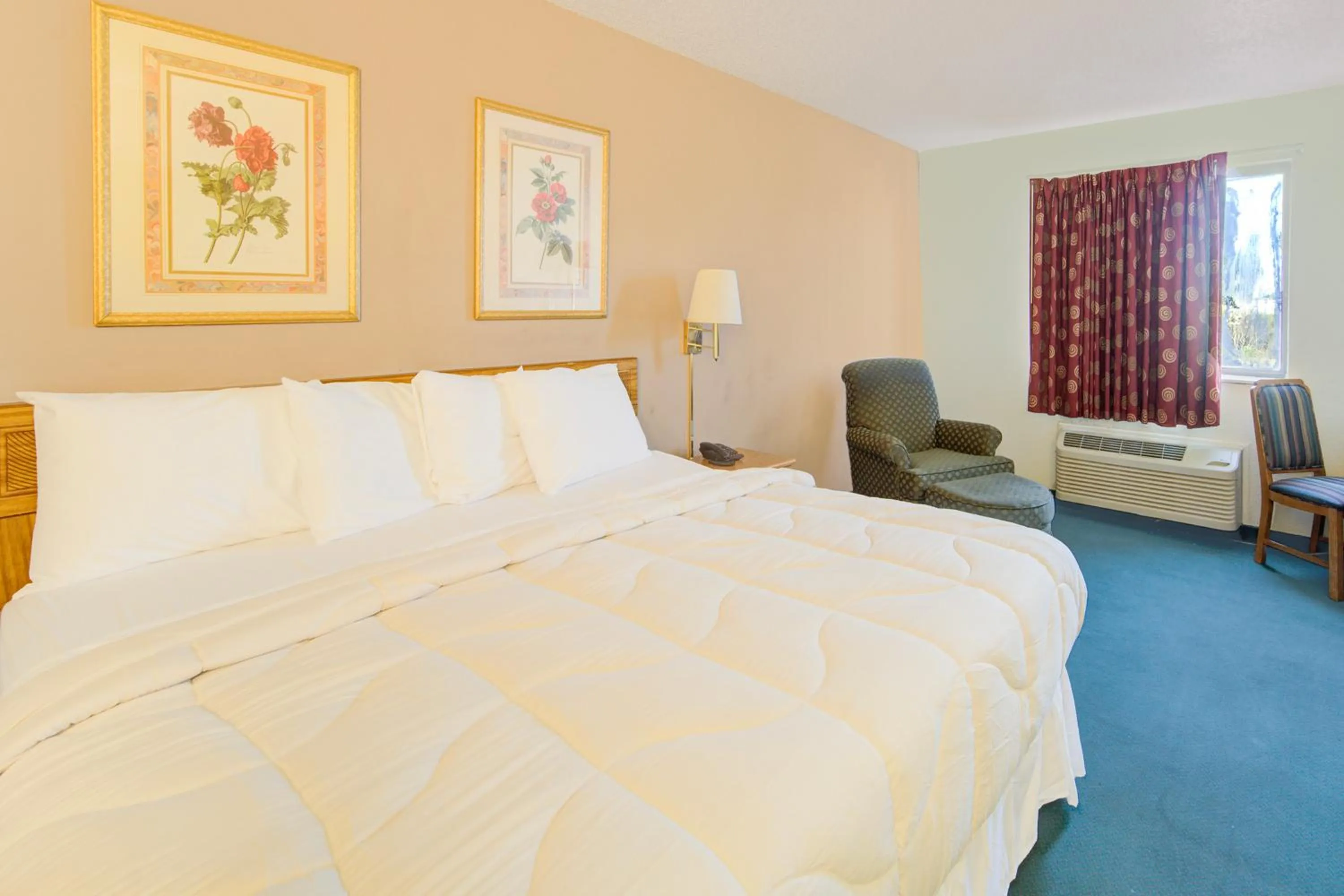 Bedroom, Bed in Capital O Amerihost Inn and Suites Mexico Hwy 54 MO